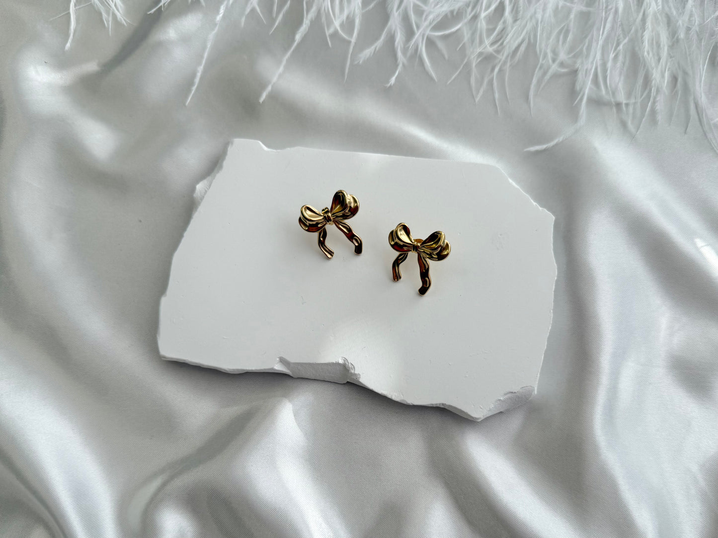 Bow earrings