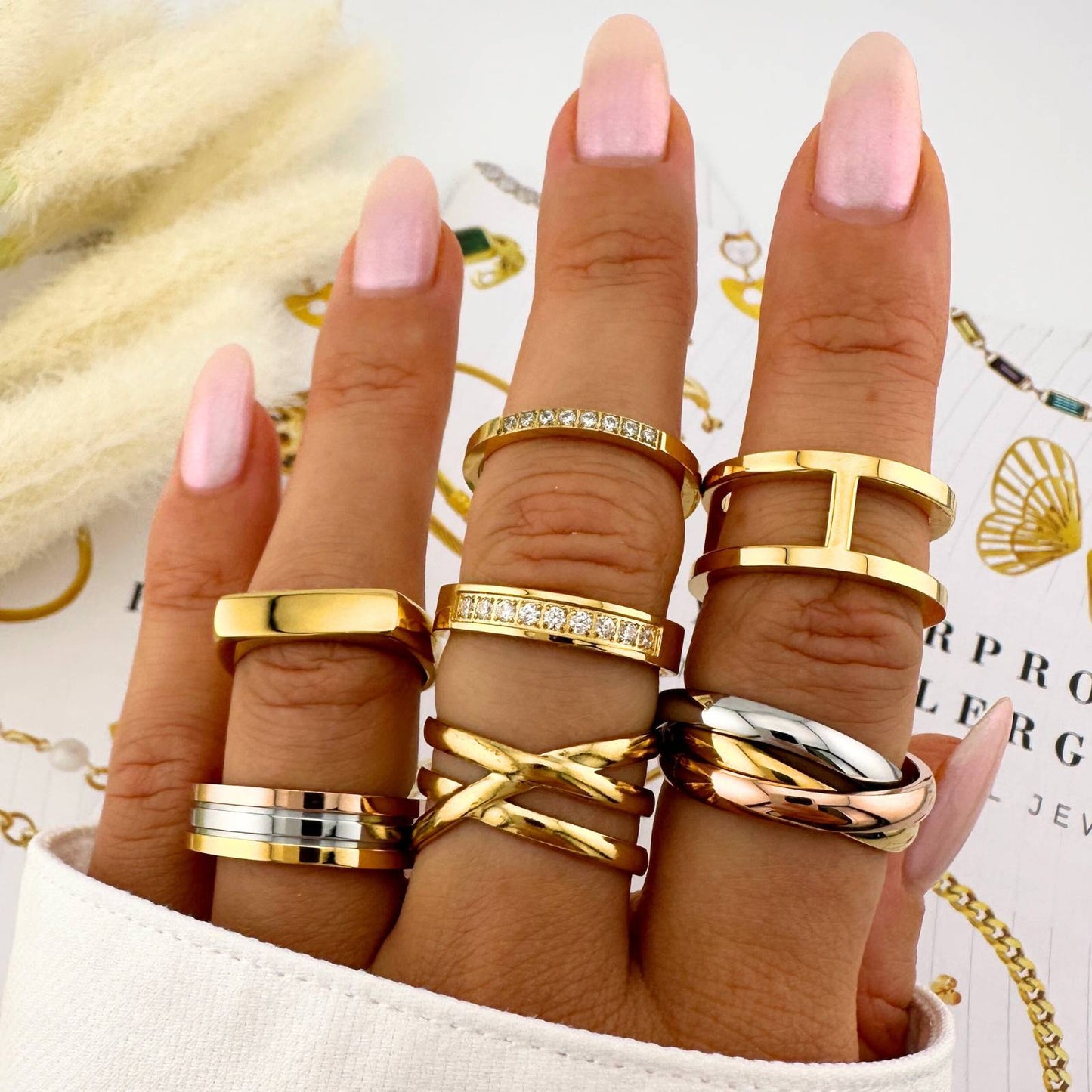 Round diamonte ring-gold