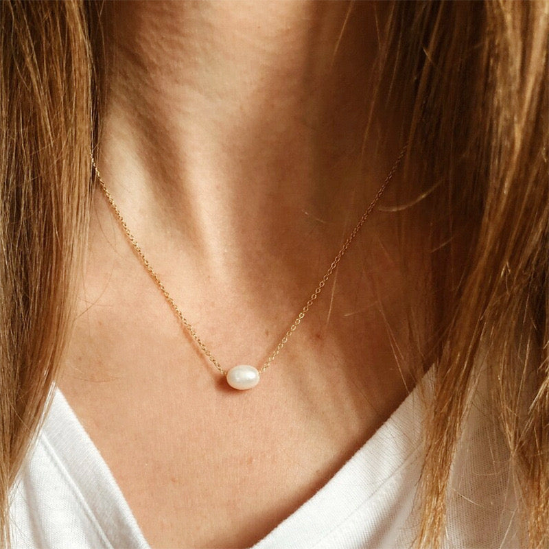 Single pearl necklace