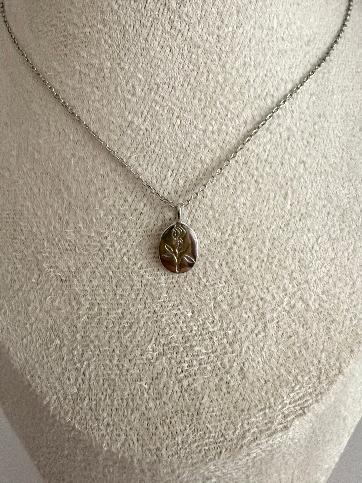 Rose pendant necklace silver
