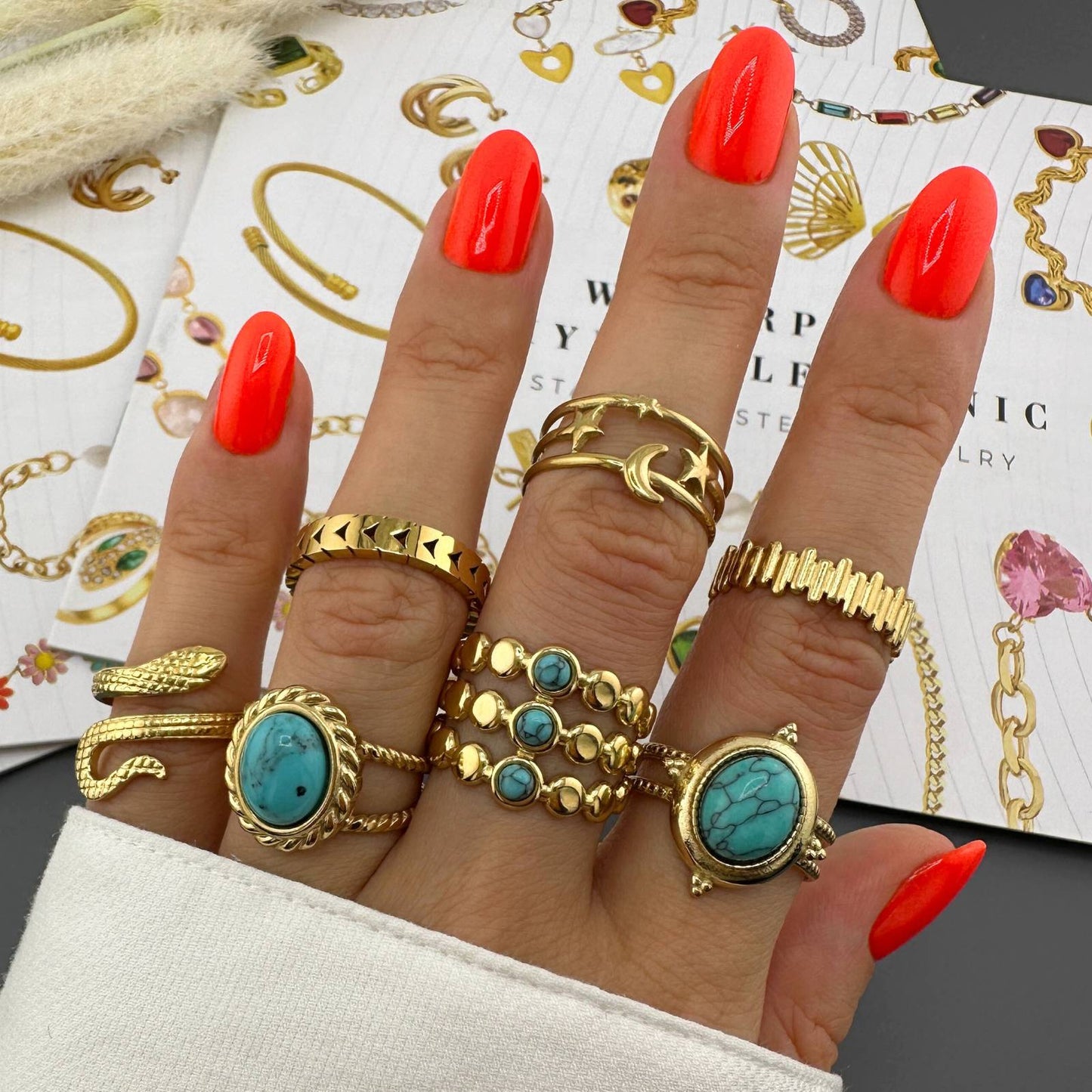 Meshed hearts ring