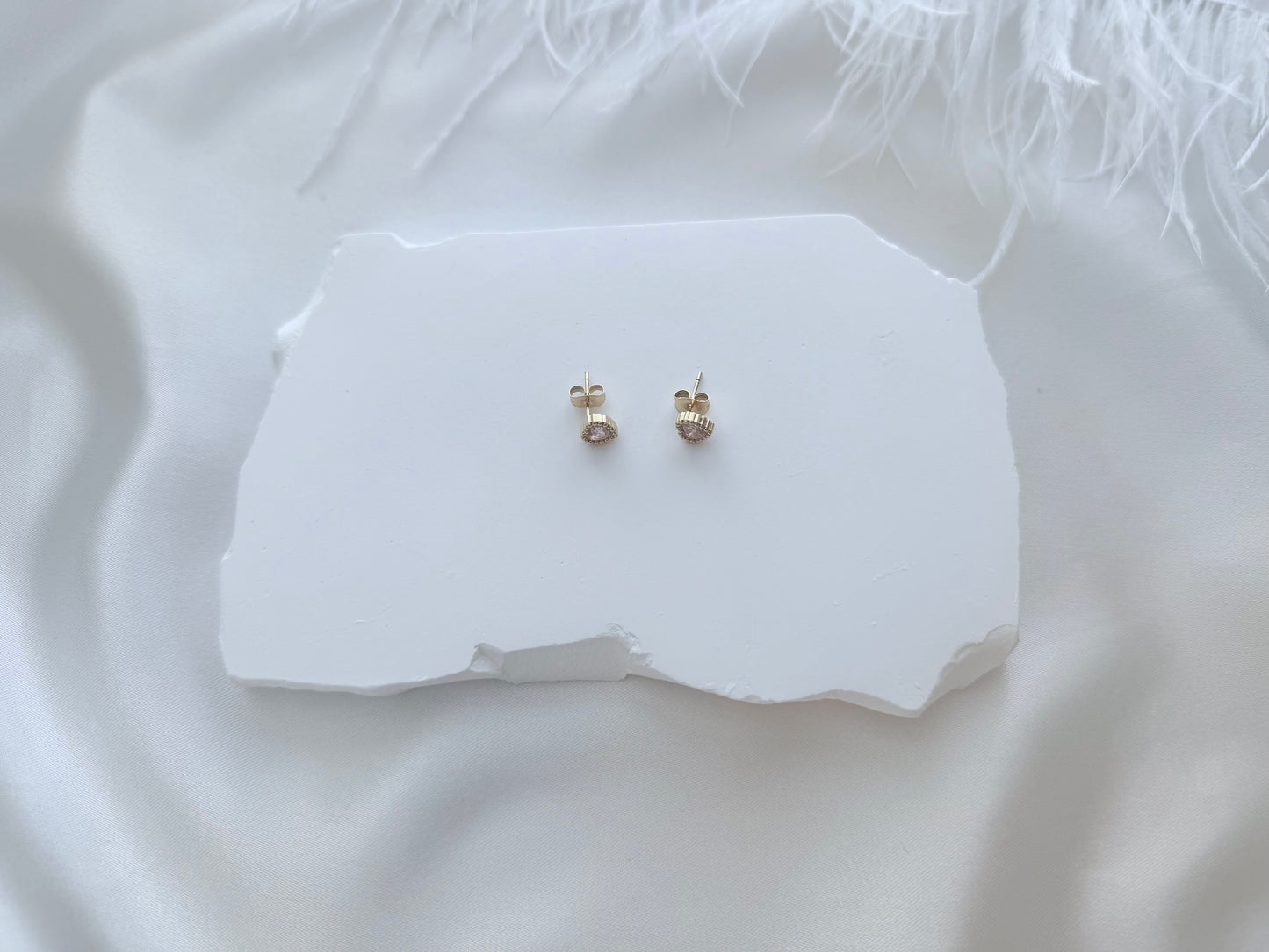 Pink hearts stud