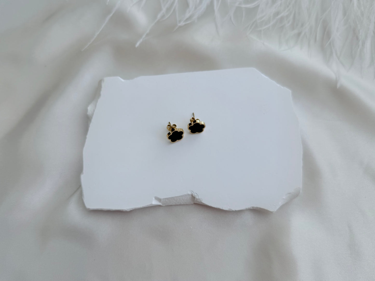 Clover earrings black