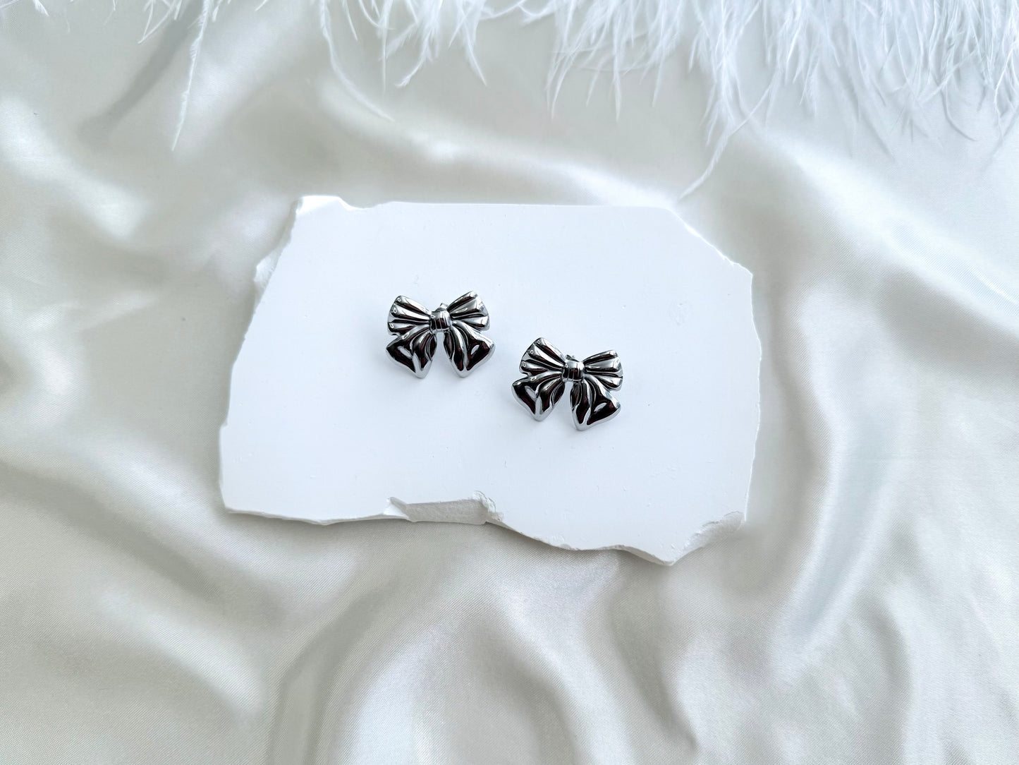 Bow stud earrings silver