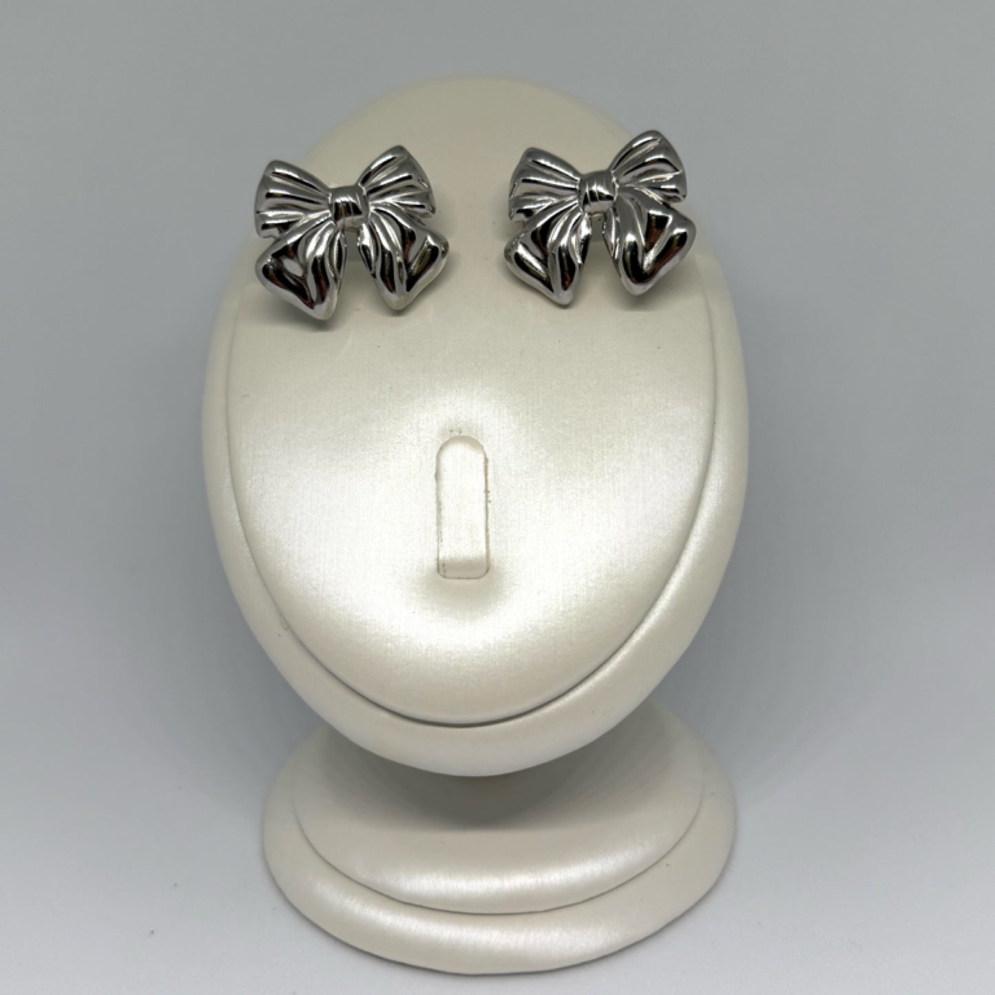 Bow stud earrings silver