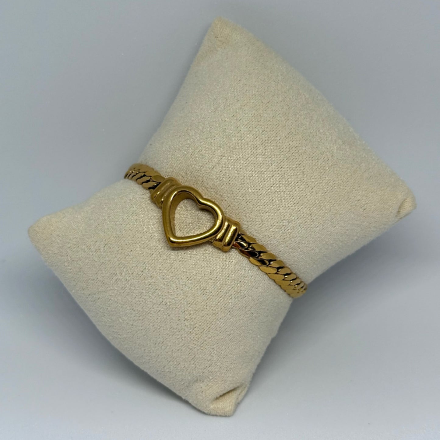 Retro heart bracelet gold