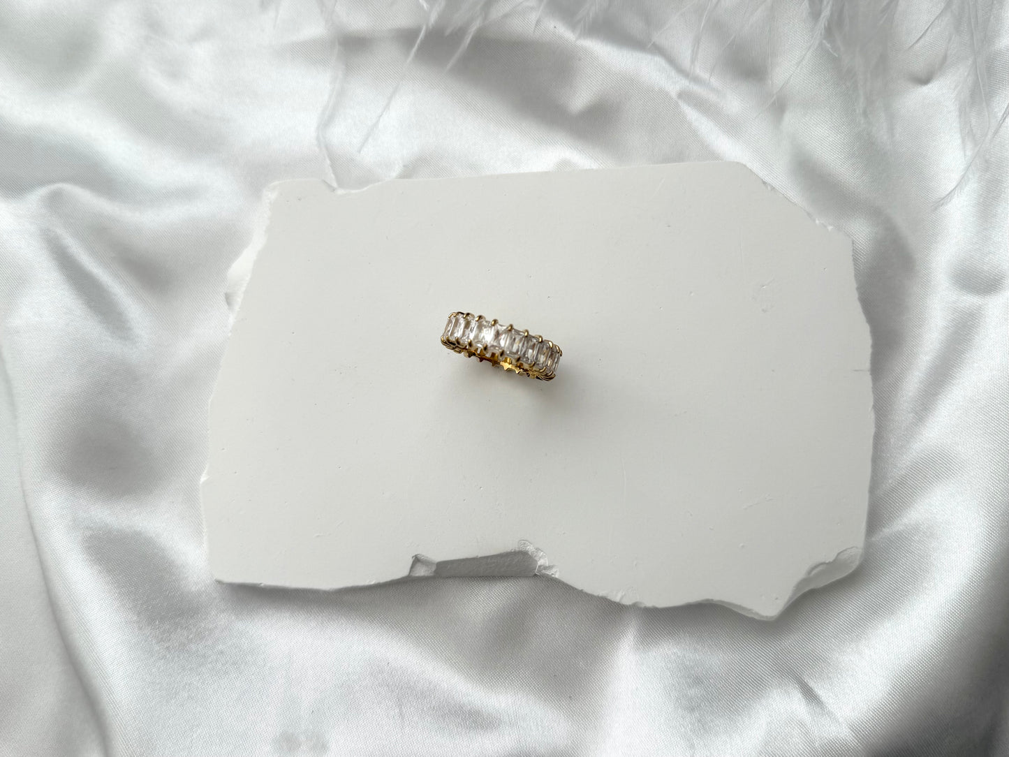 Halo ring-gold