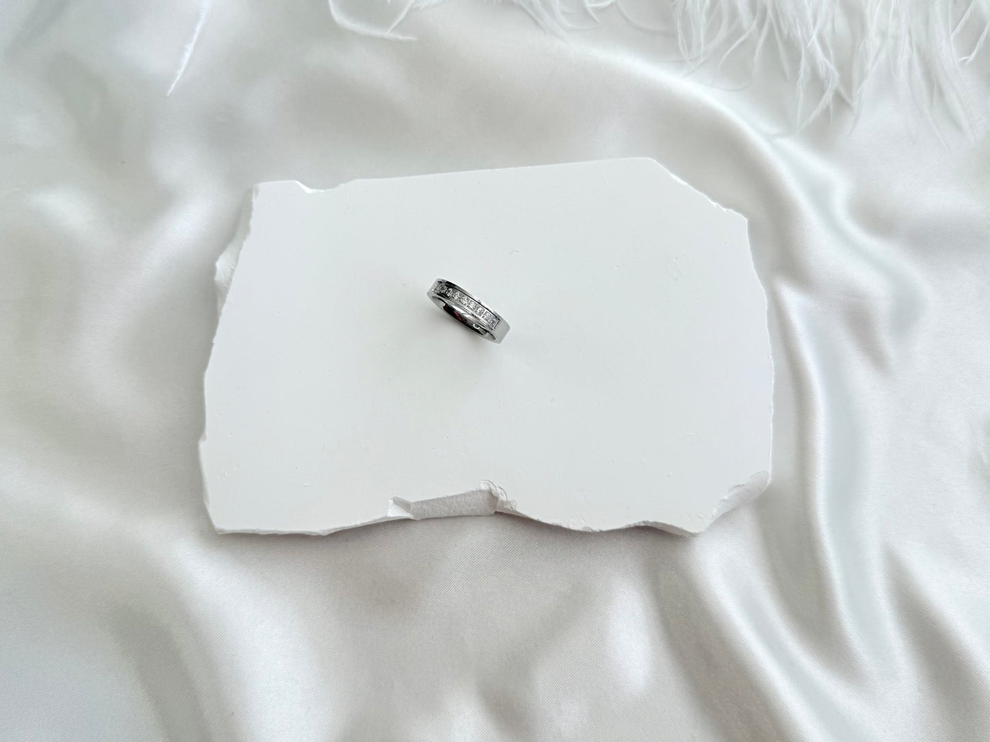Round diamonte ring-silver