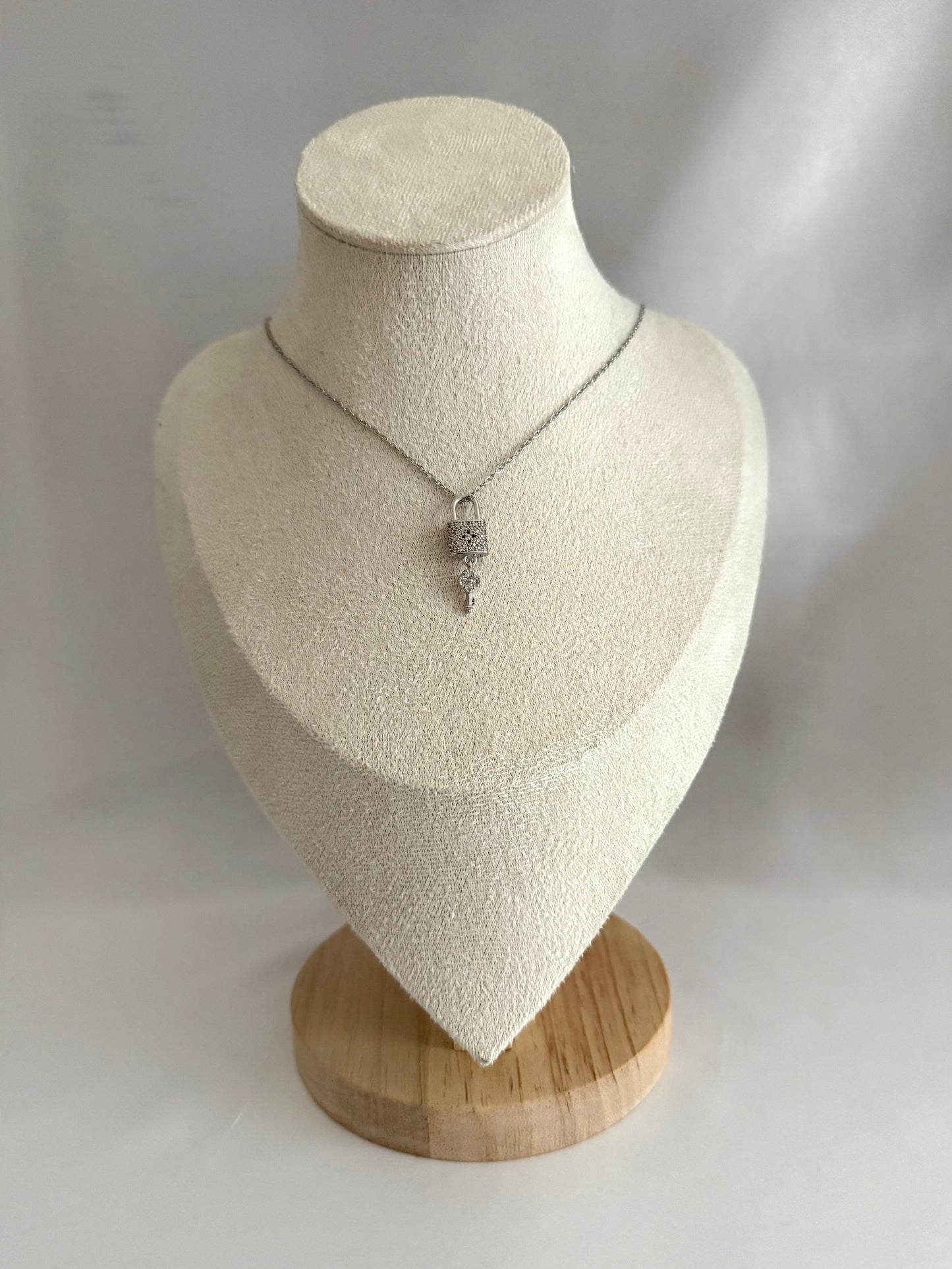 Padlock & key necklace silver