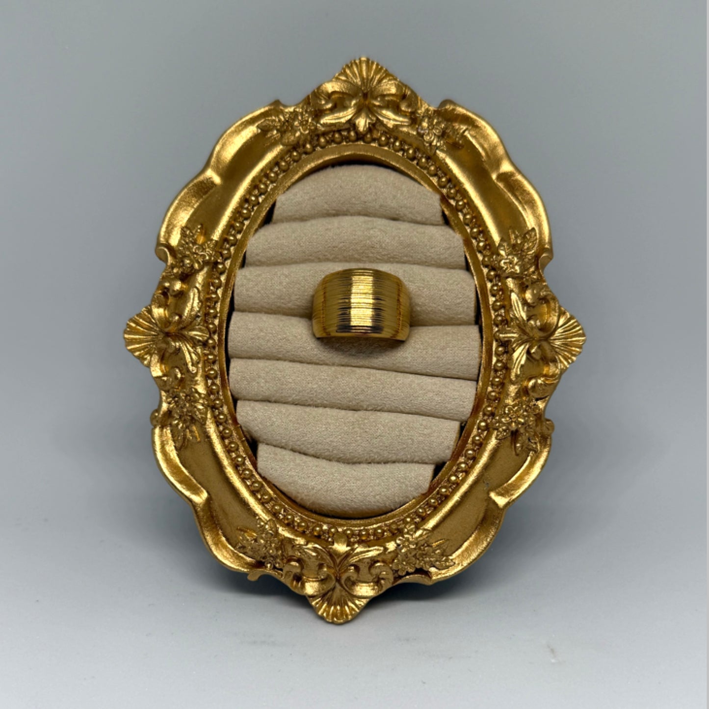 Thick ring gold