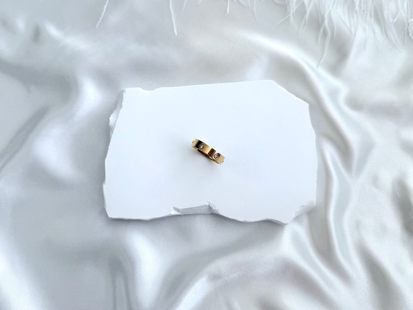 Chunky diamonte ring-gold
