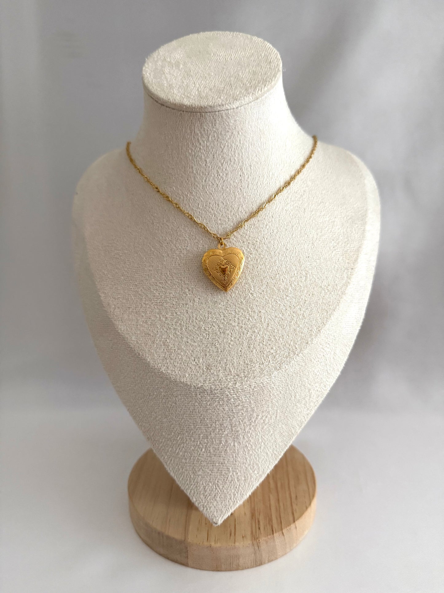 Heart locket necklace gold