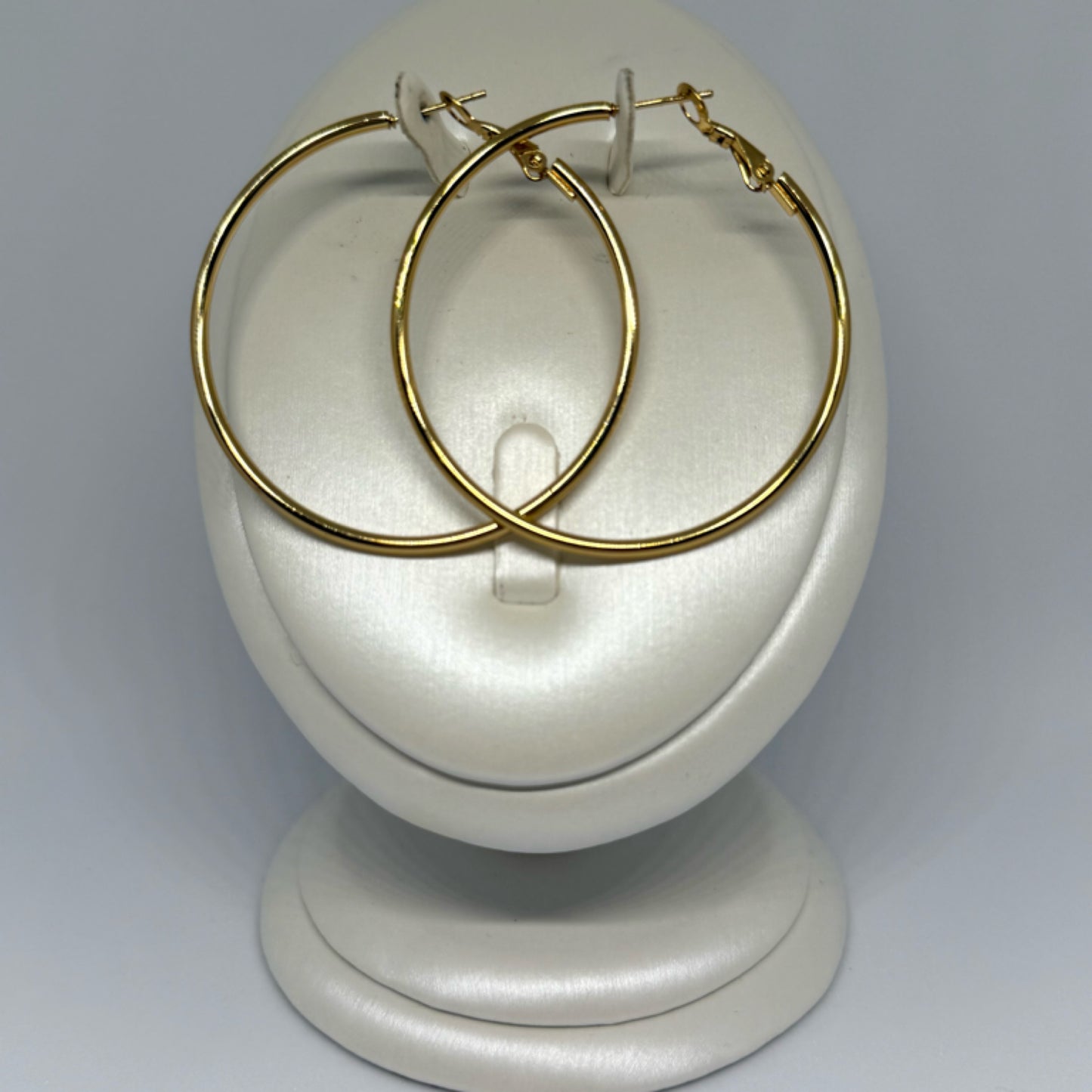 Thin Hoop earrings gold