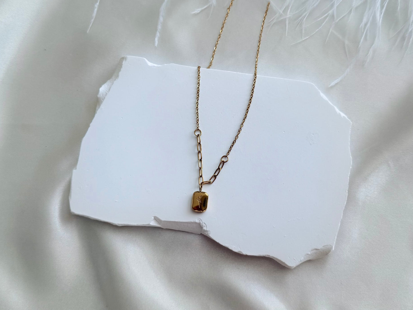 Flower pendant-gold