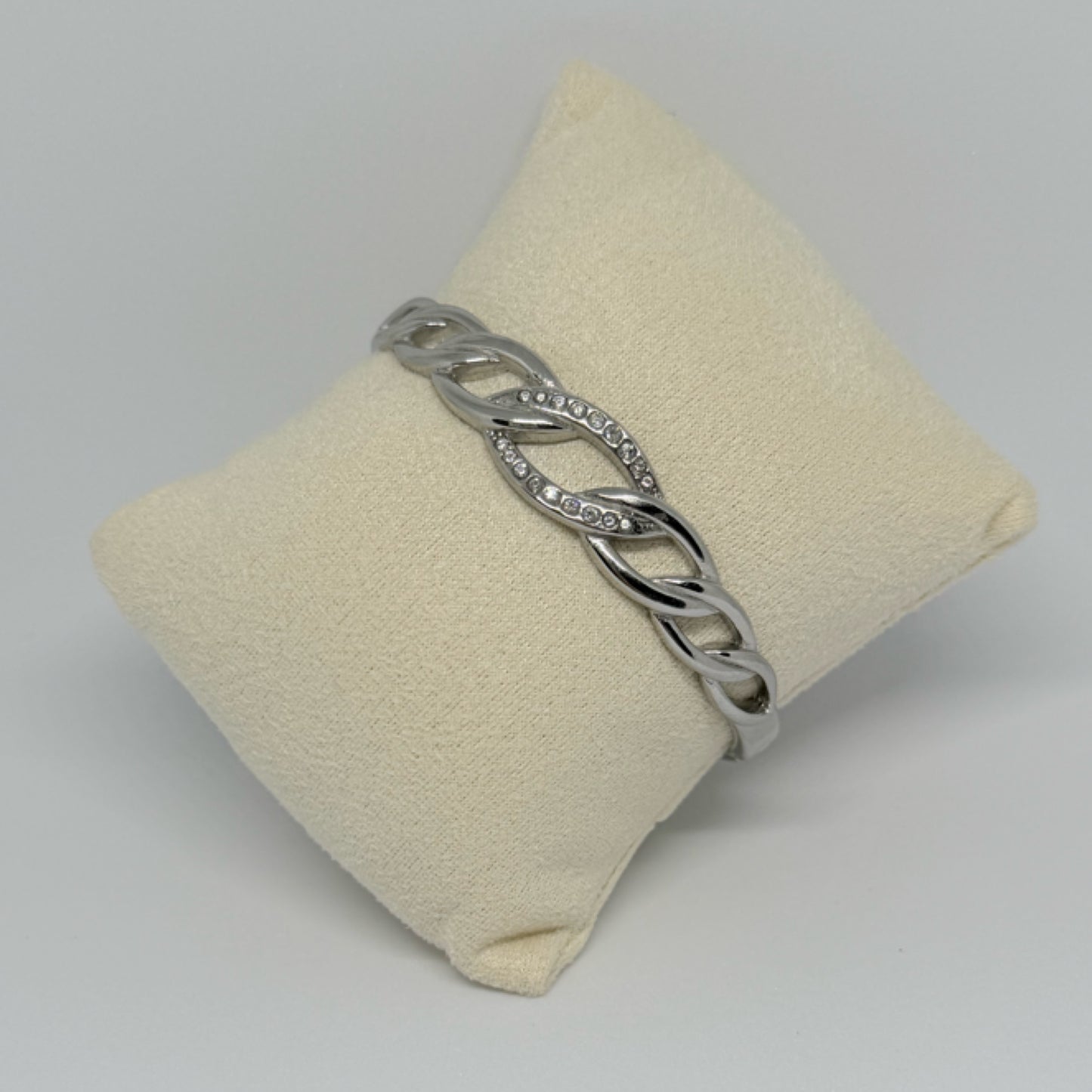Twisted diamond bangle silver