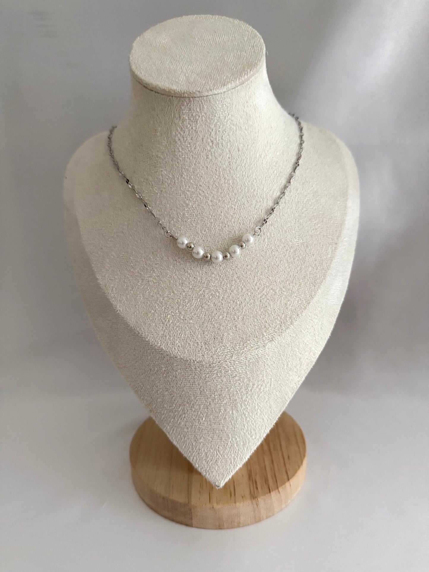 Twisted pearl necklace