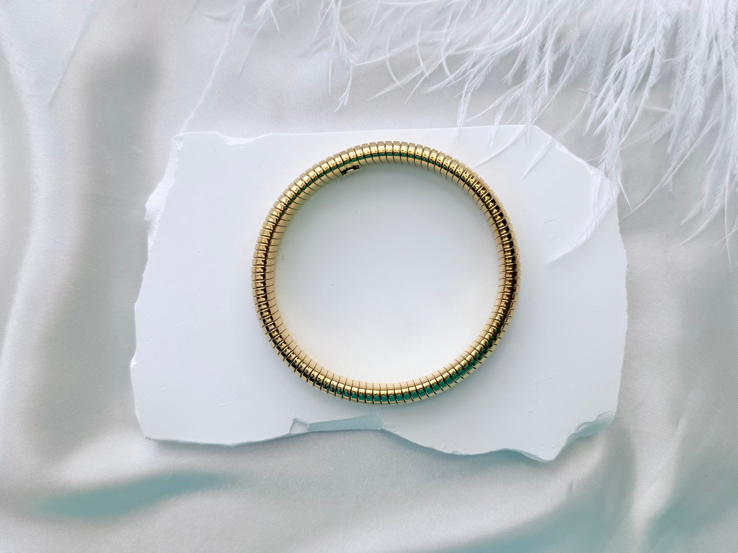 Ribbed soft bracelet