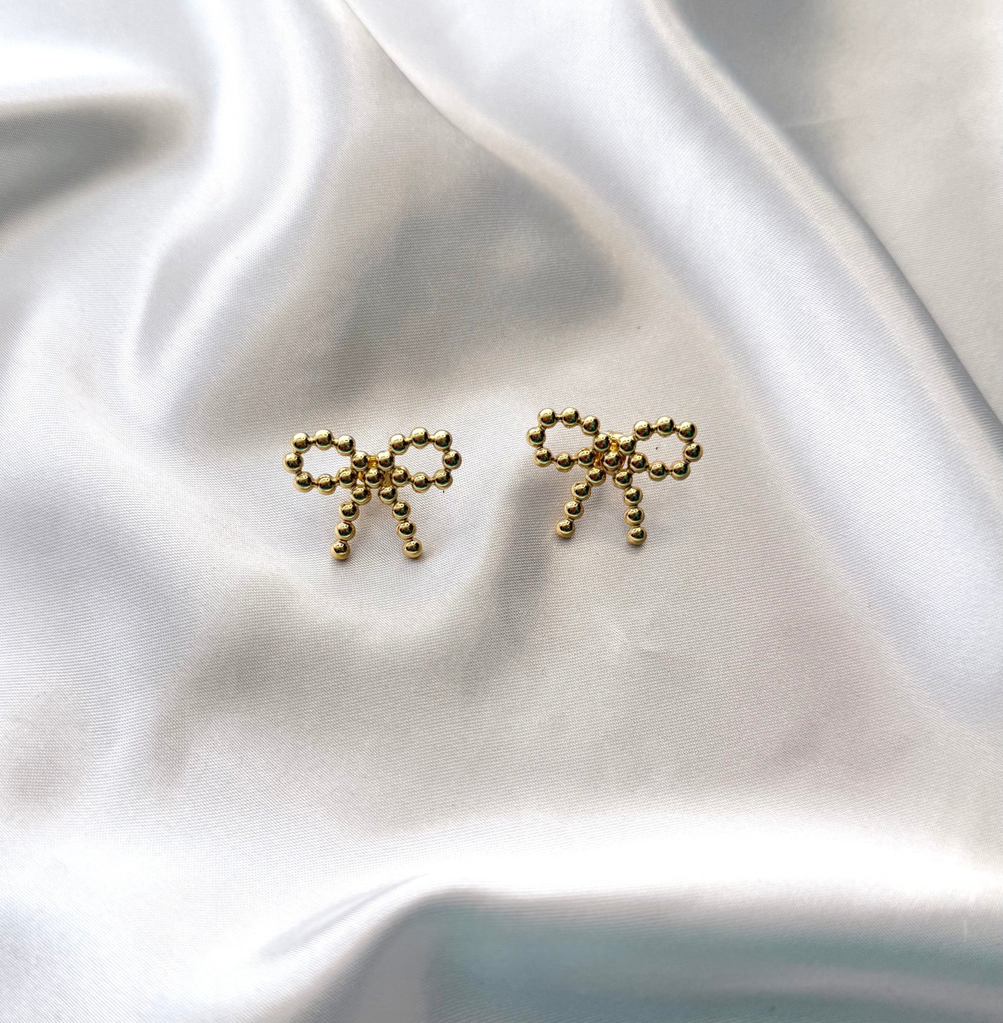 Bow bump earrings