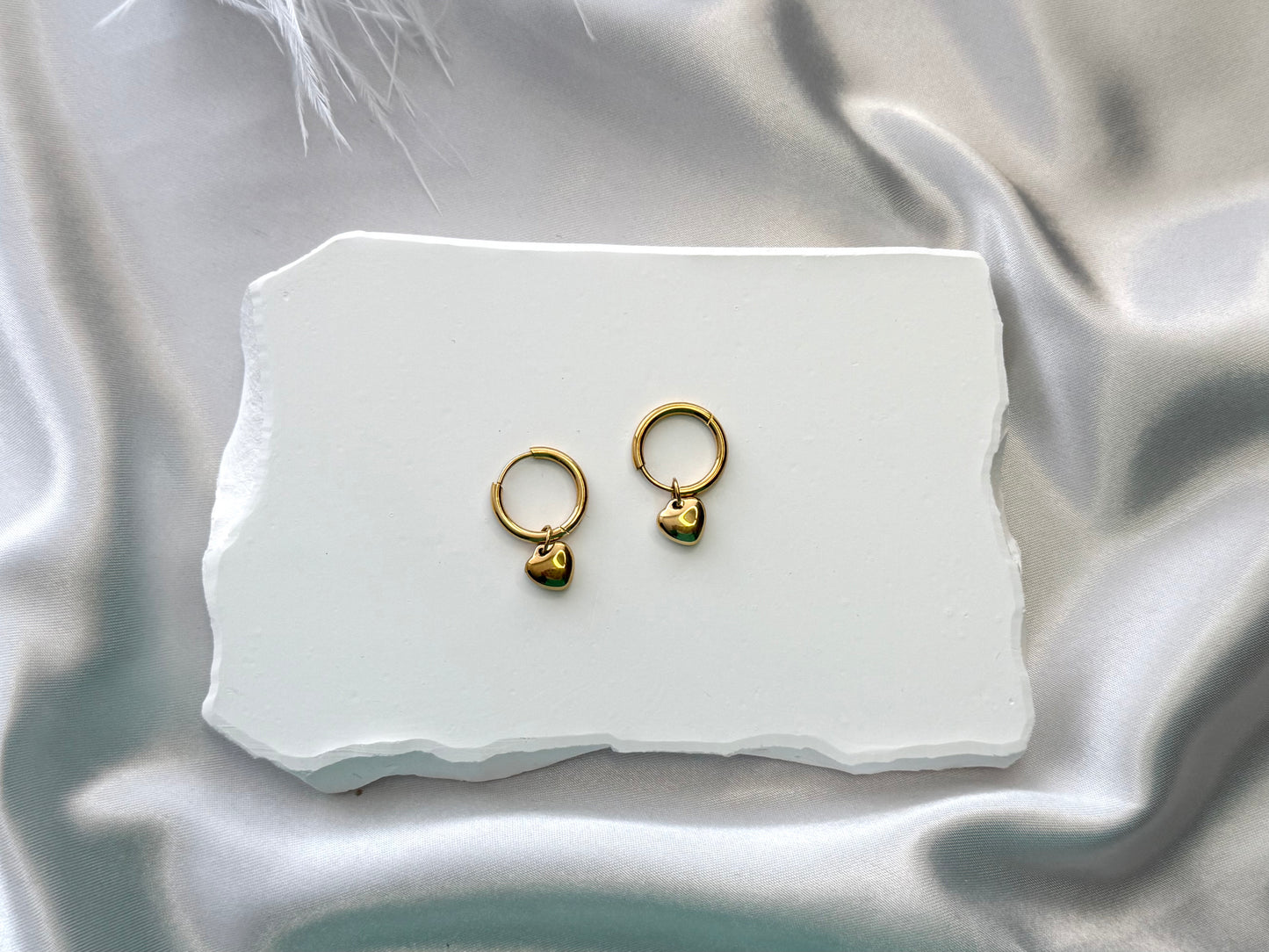 Mini heart earrings