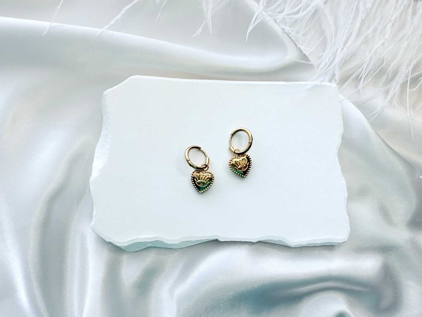 Eye Heart drop earrings