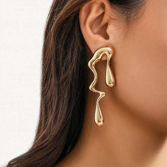 Liquid stud earrings gold