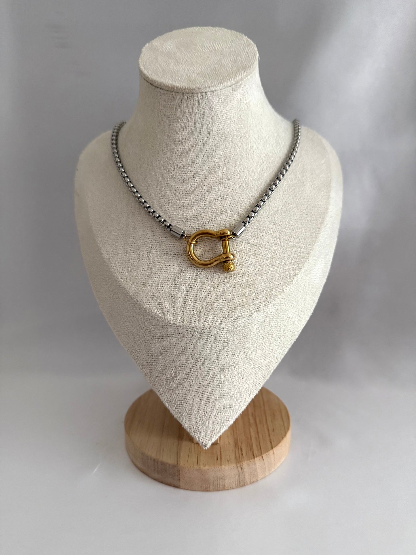 Horseshoe necklace mixed metal