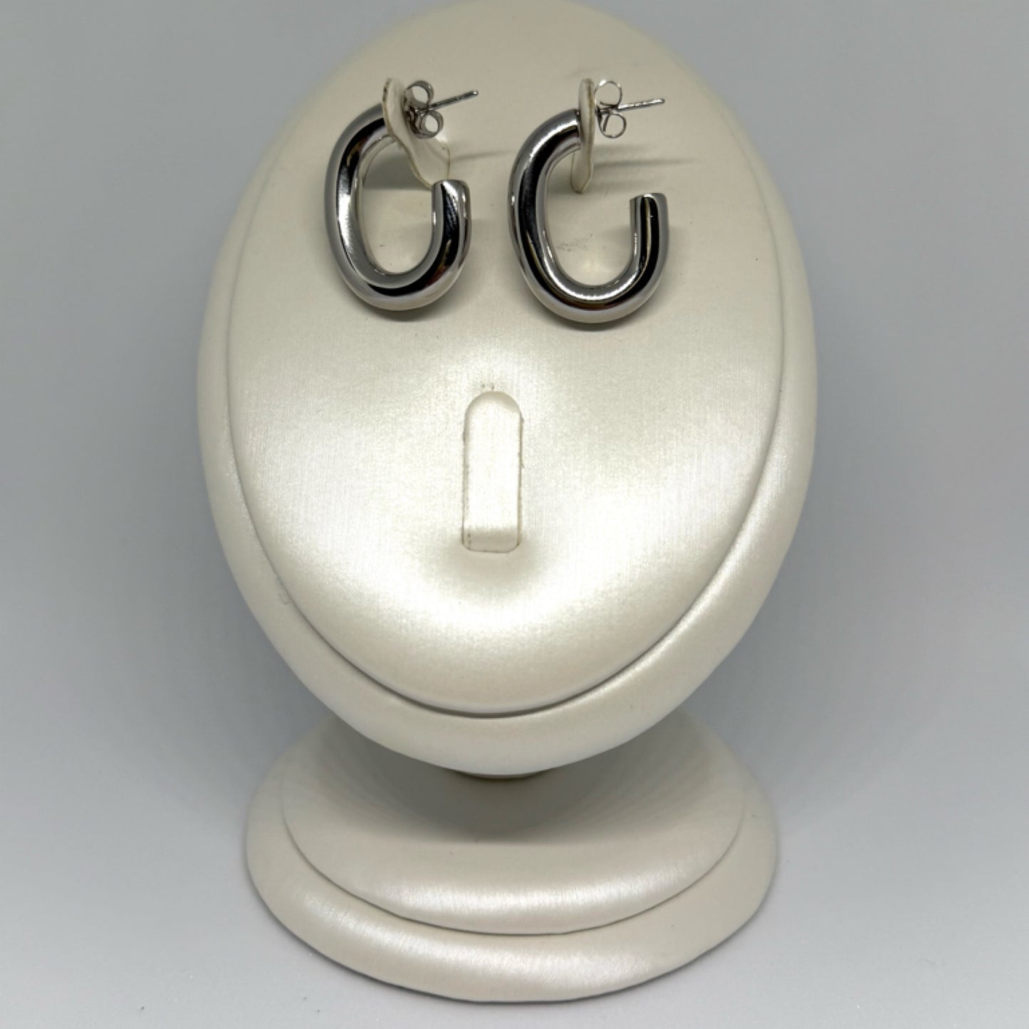 C stud earrings silver