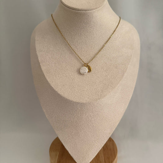 Round pearl charm necklace