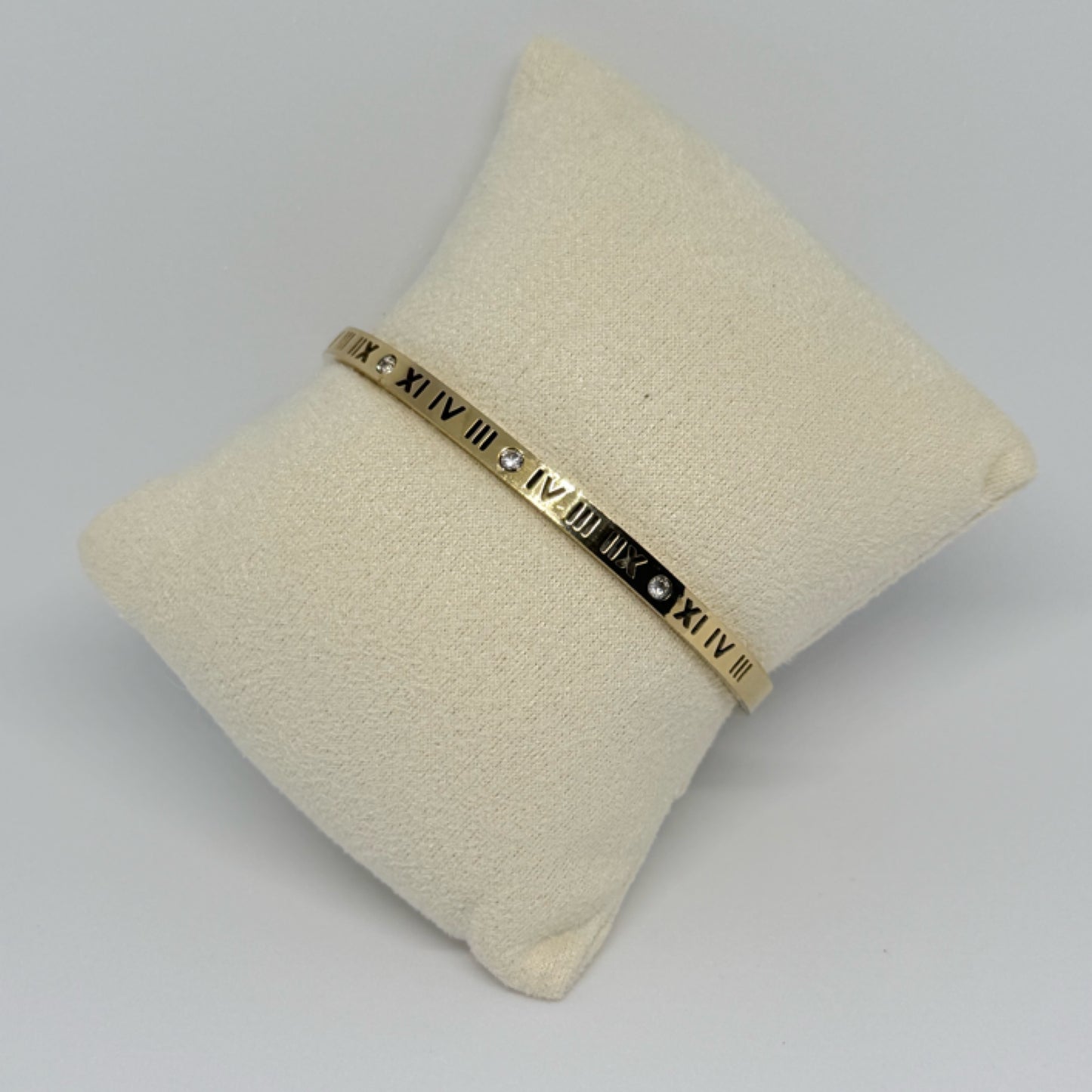 Roman numeral hollow gold bangle