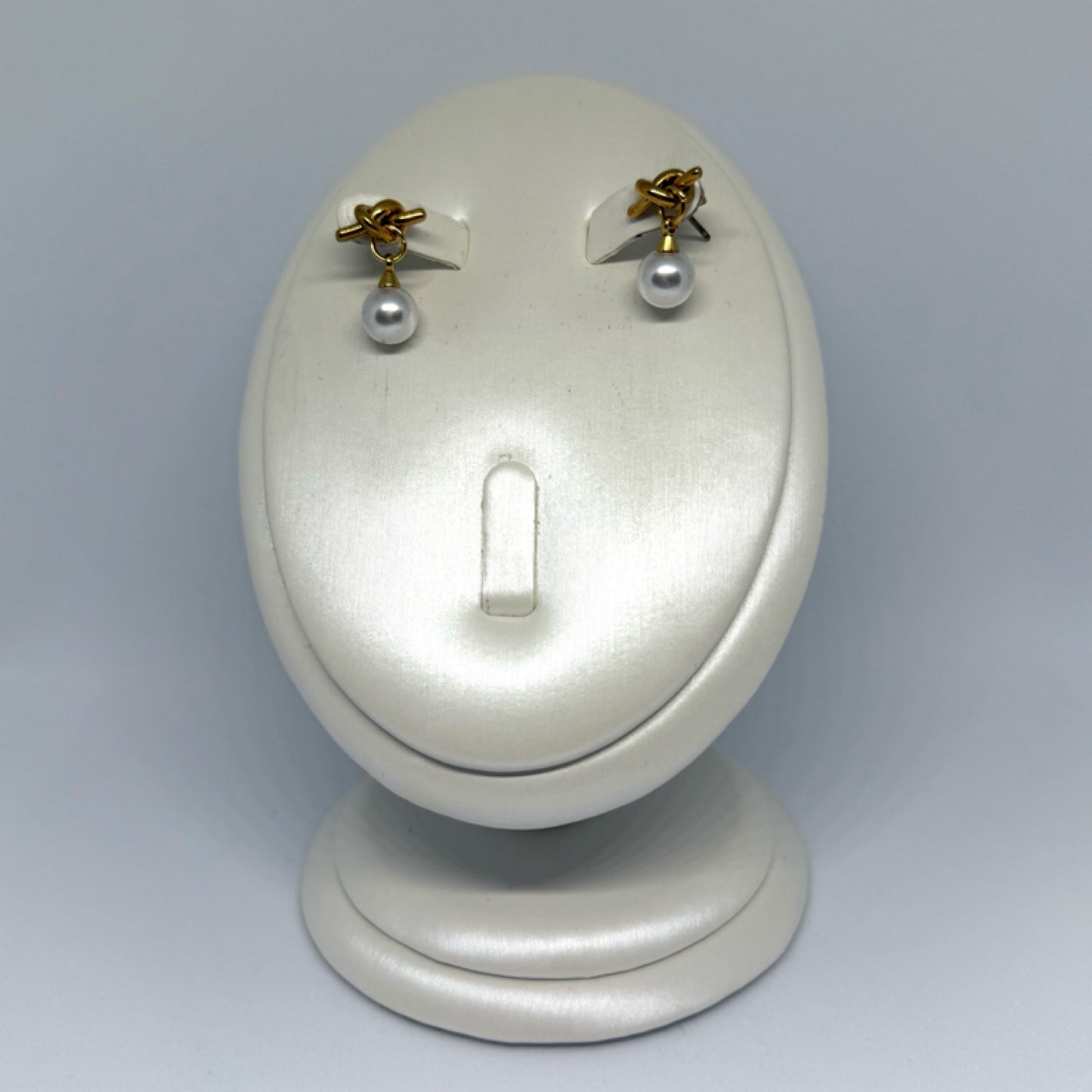 Knotted pearl earrings