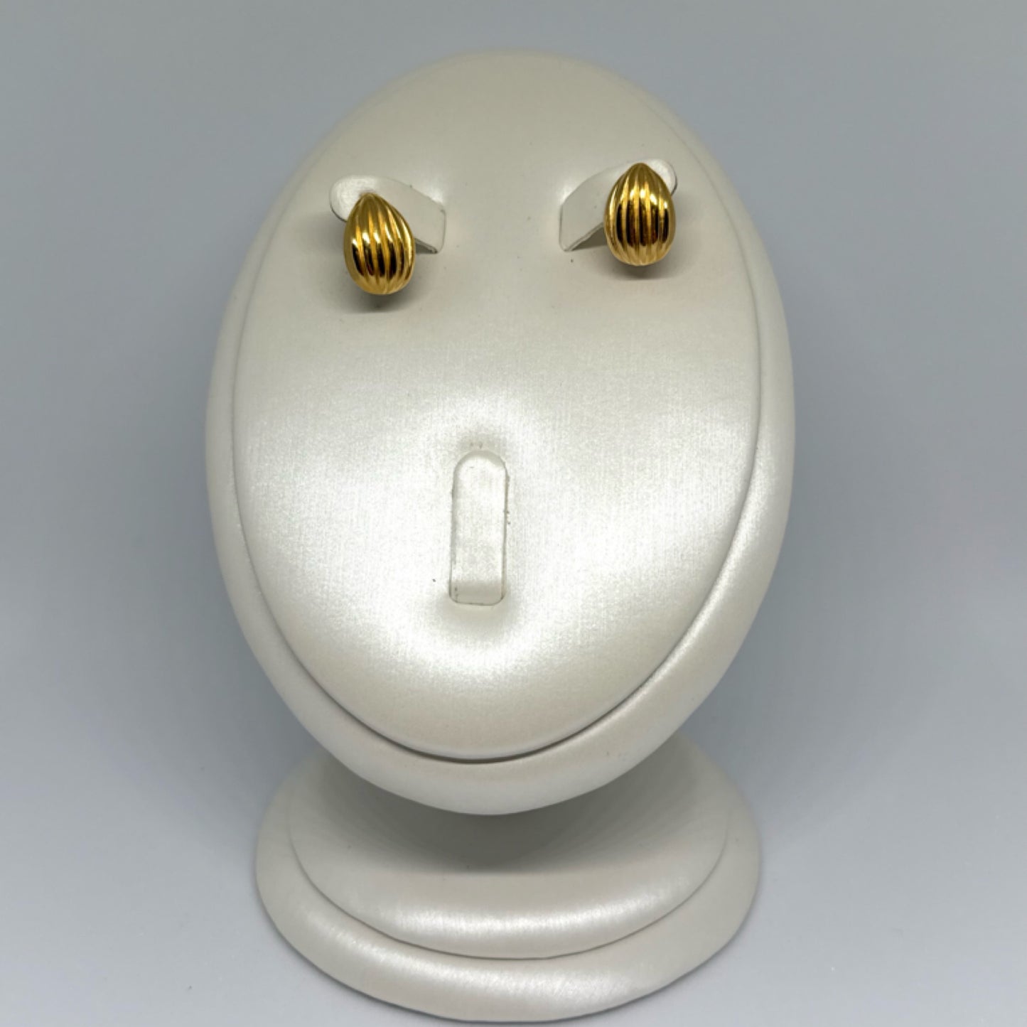 Dome shell earrings gold