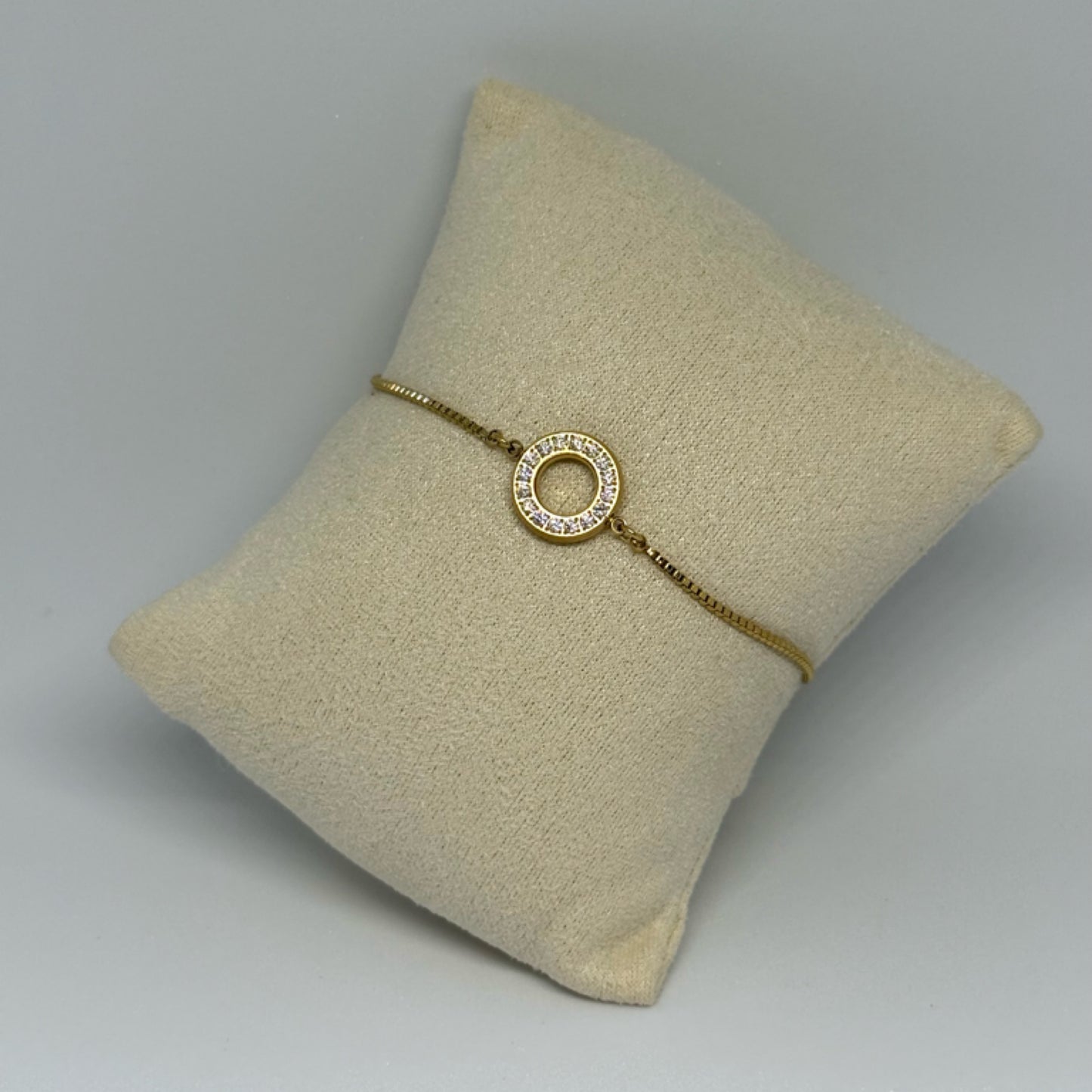 Thin o bracelet Gold