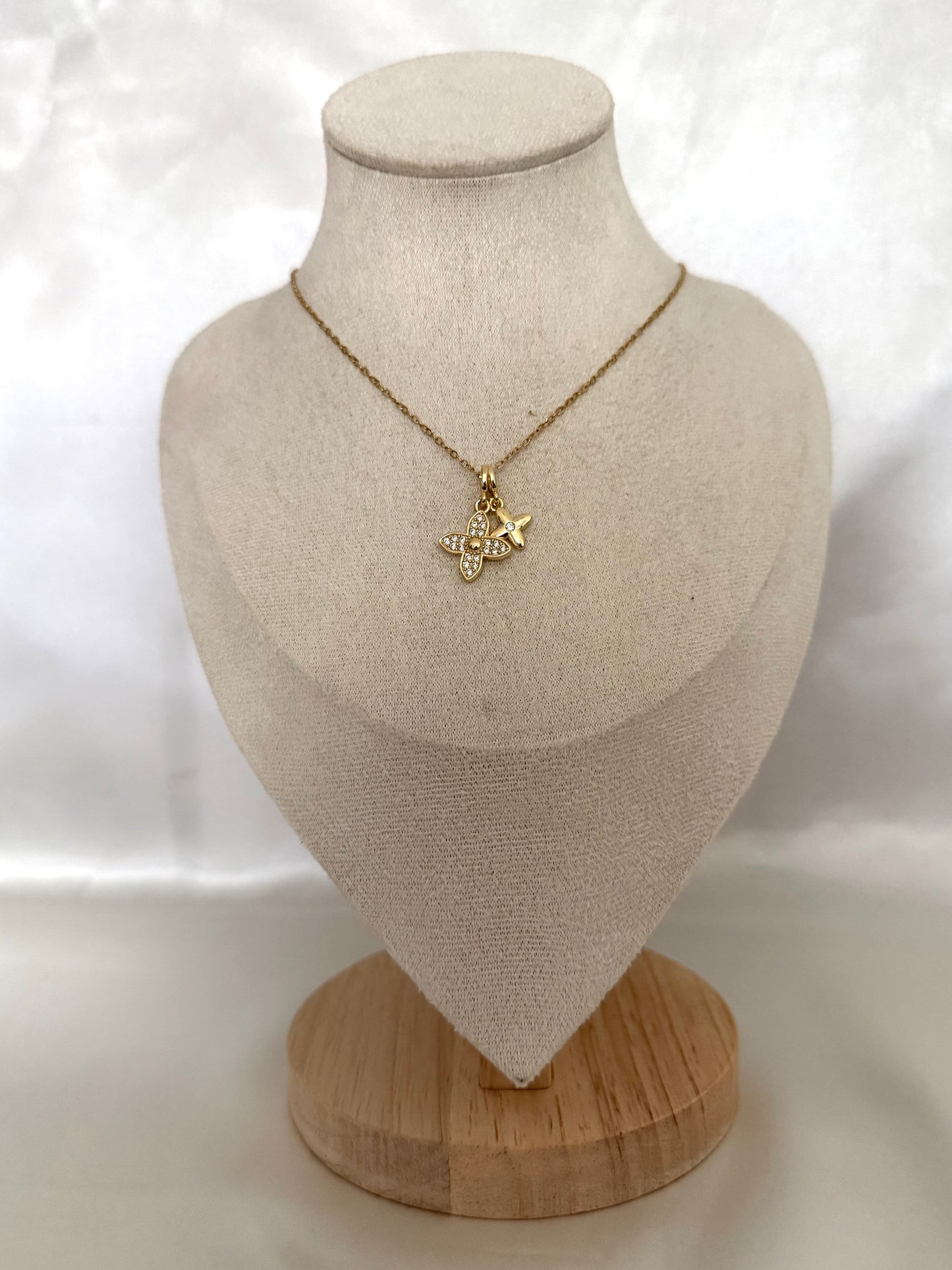 Double clover necklace gold