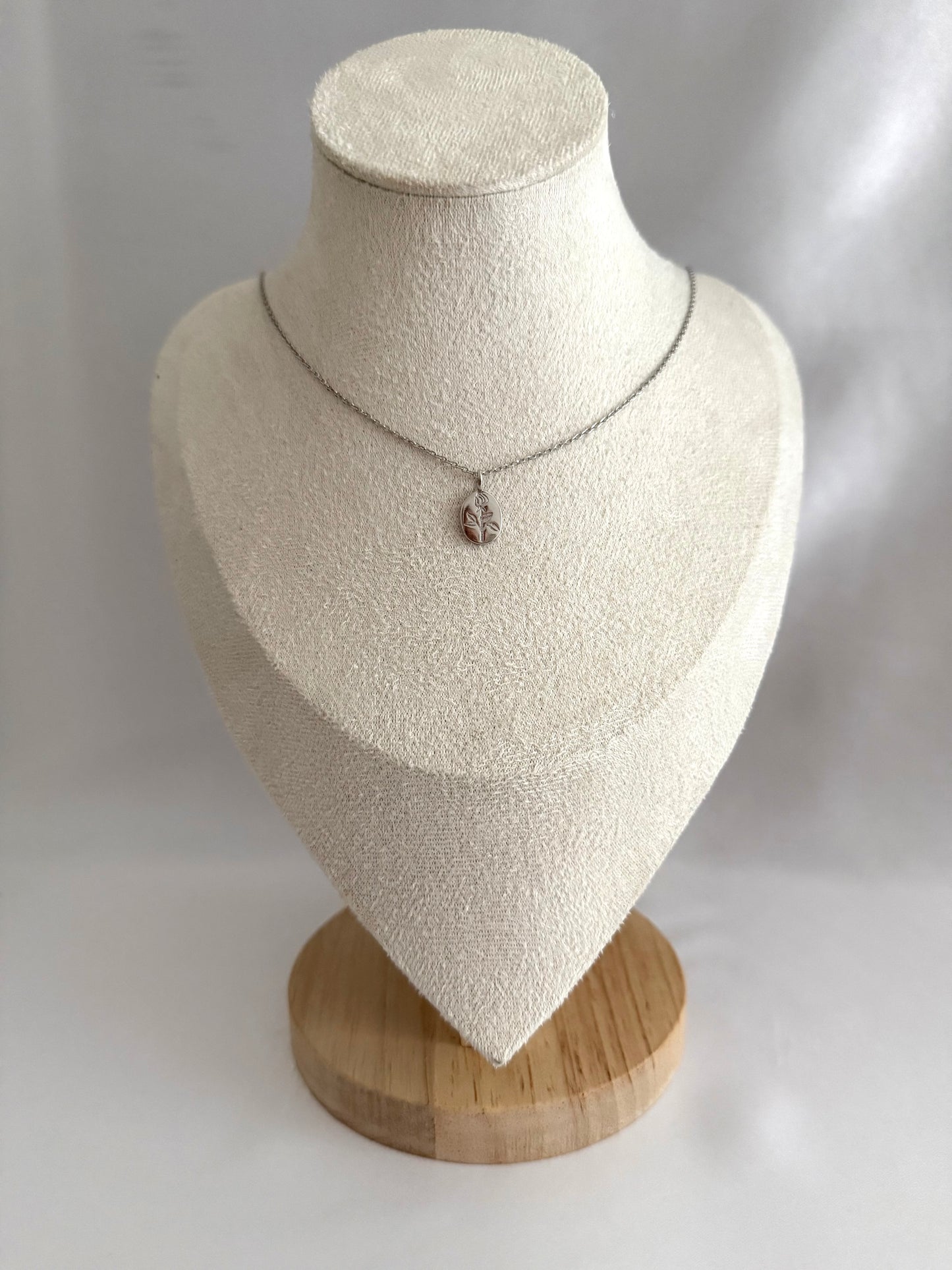 Rose pendant necklace silver