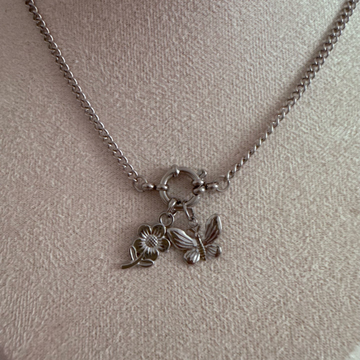 Flower charm necklace silver