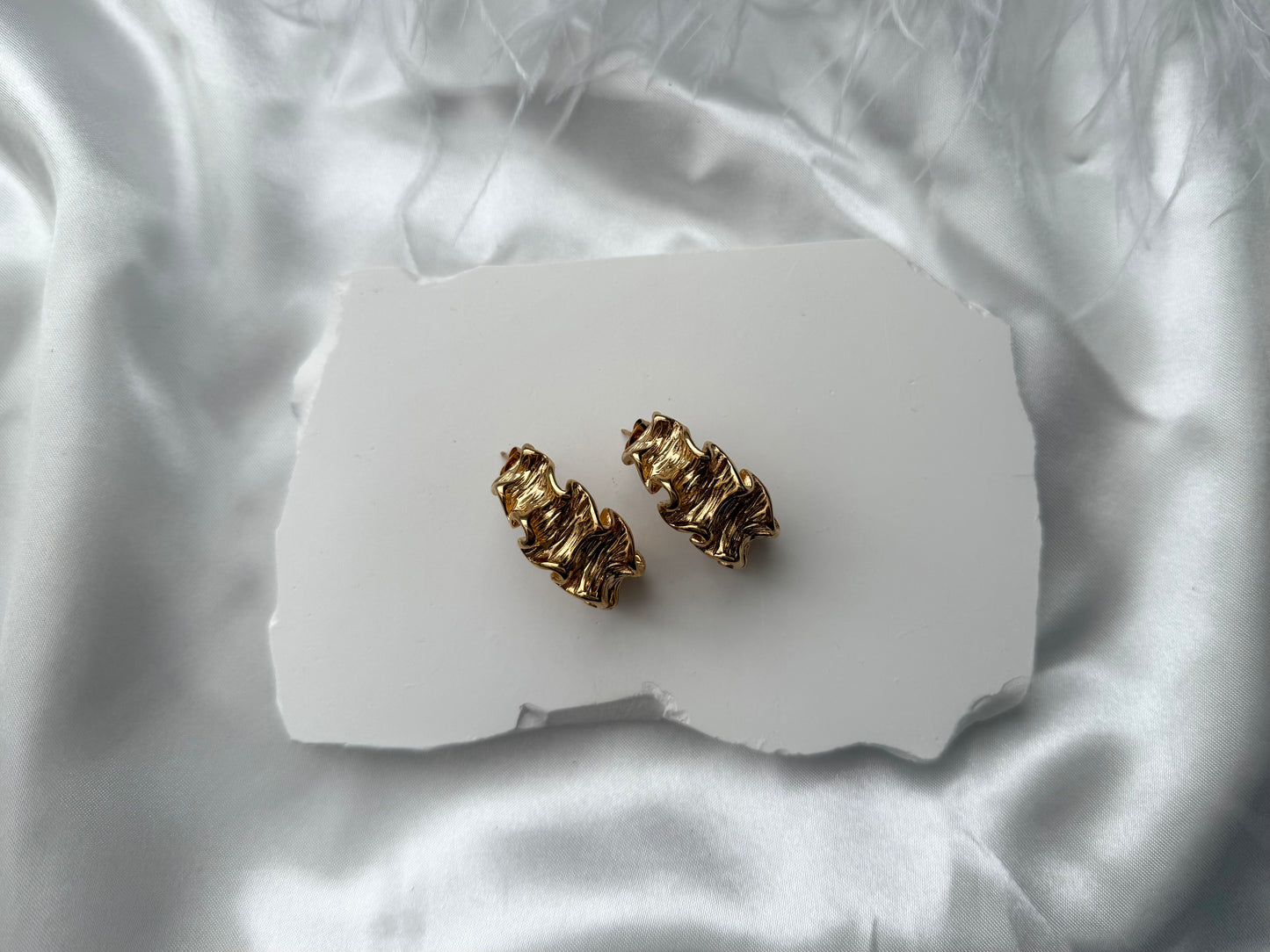 Ruffle stud earrings Gold