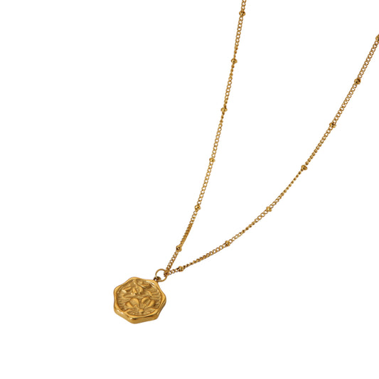 Flower pendant necklace