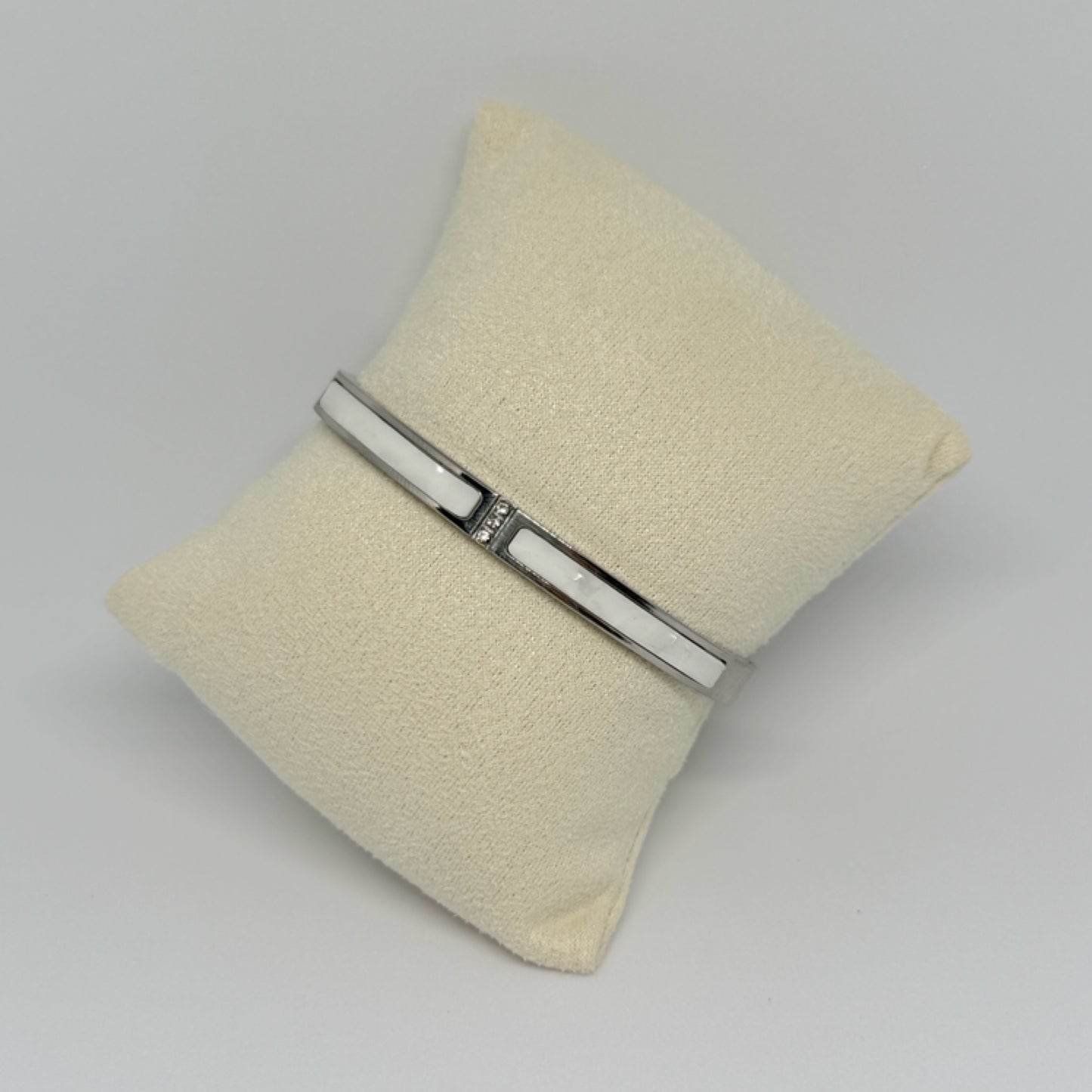 Clamshell bangle silver
