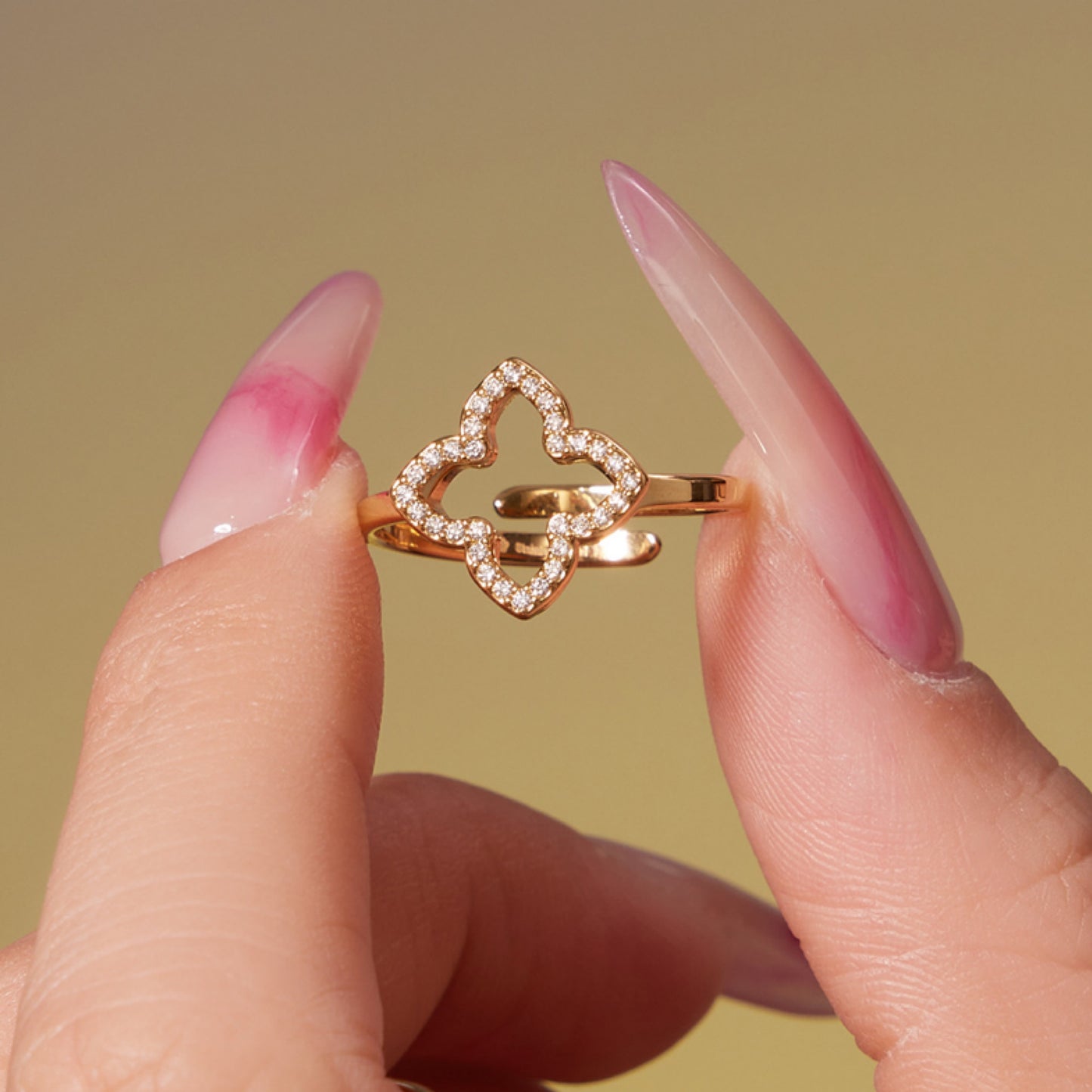 Cut out Clover ring