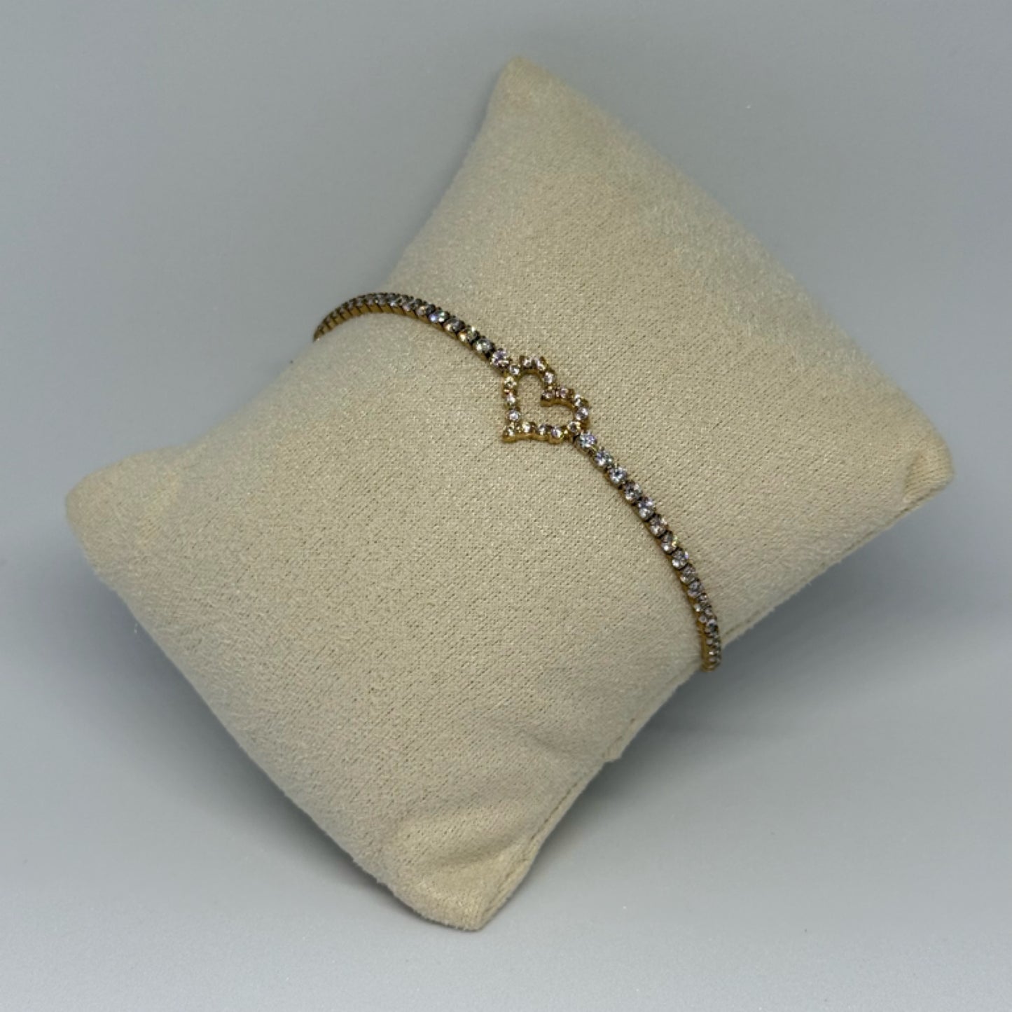 Heart tennis bracelet gold