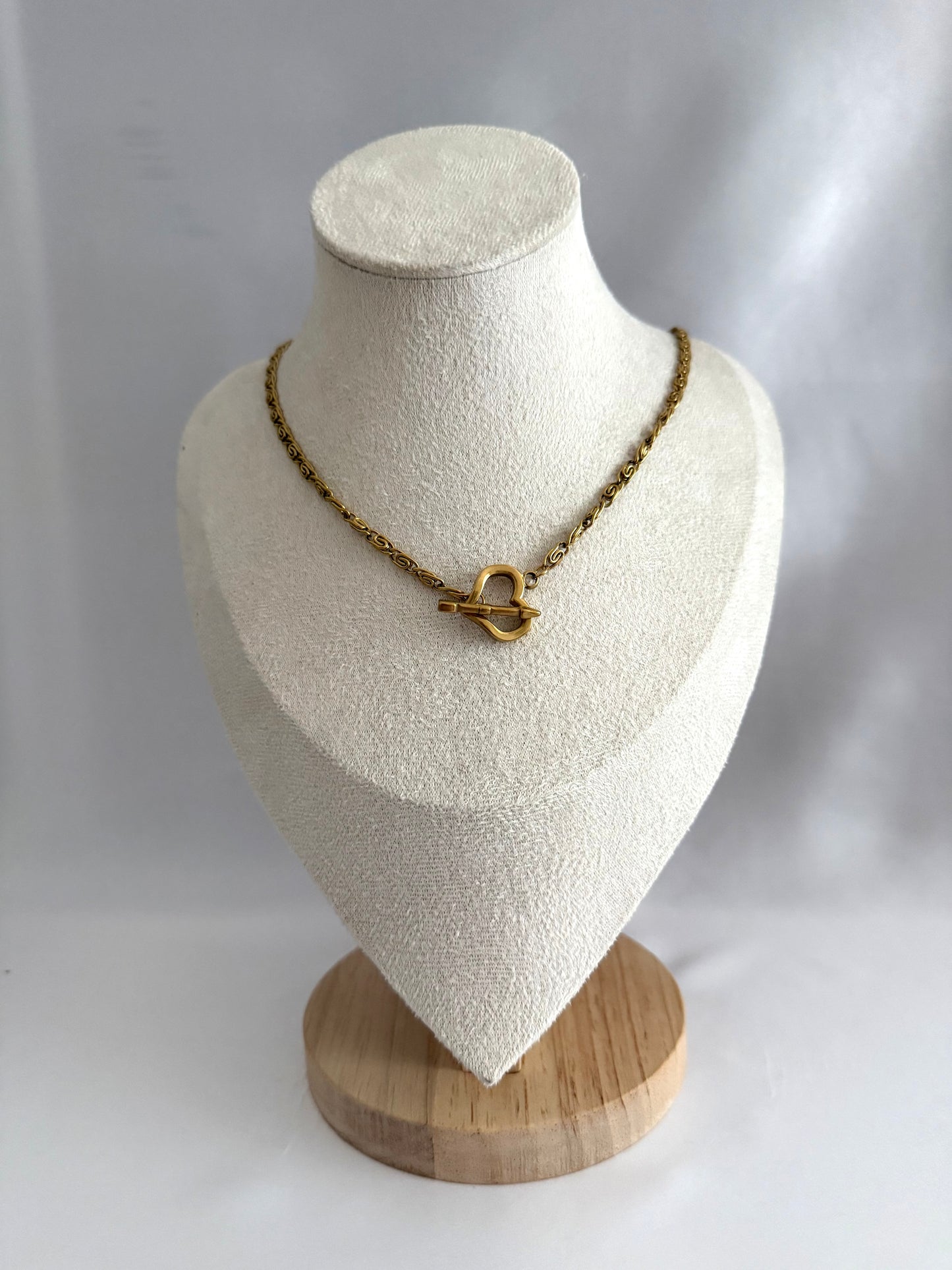 Twisted heart fob necklace gold