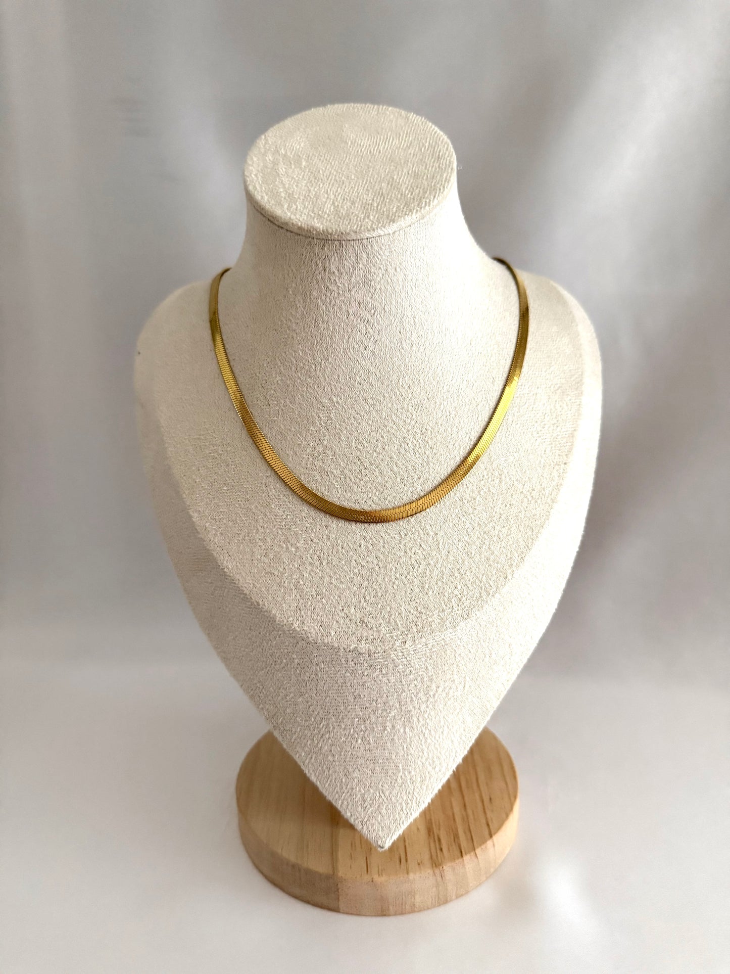 Snake 0.4cm necklace gold