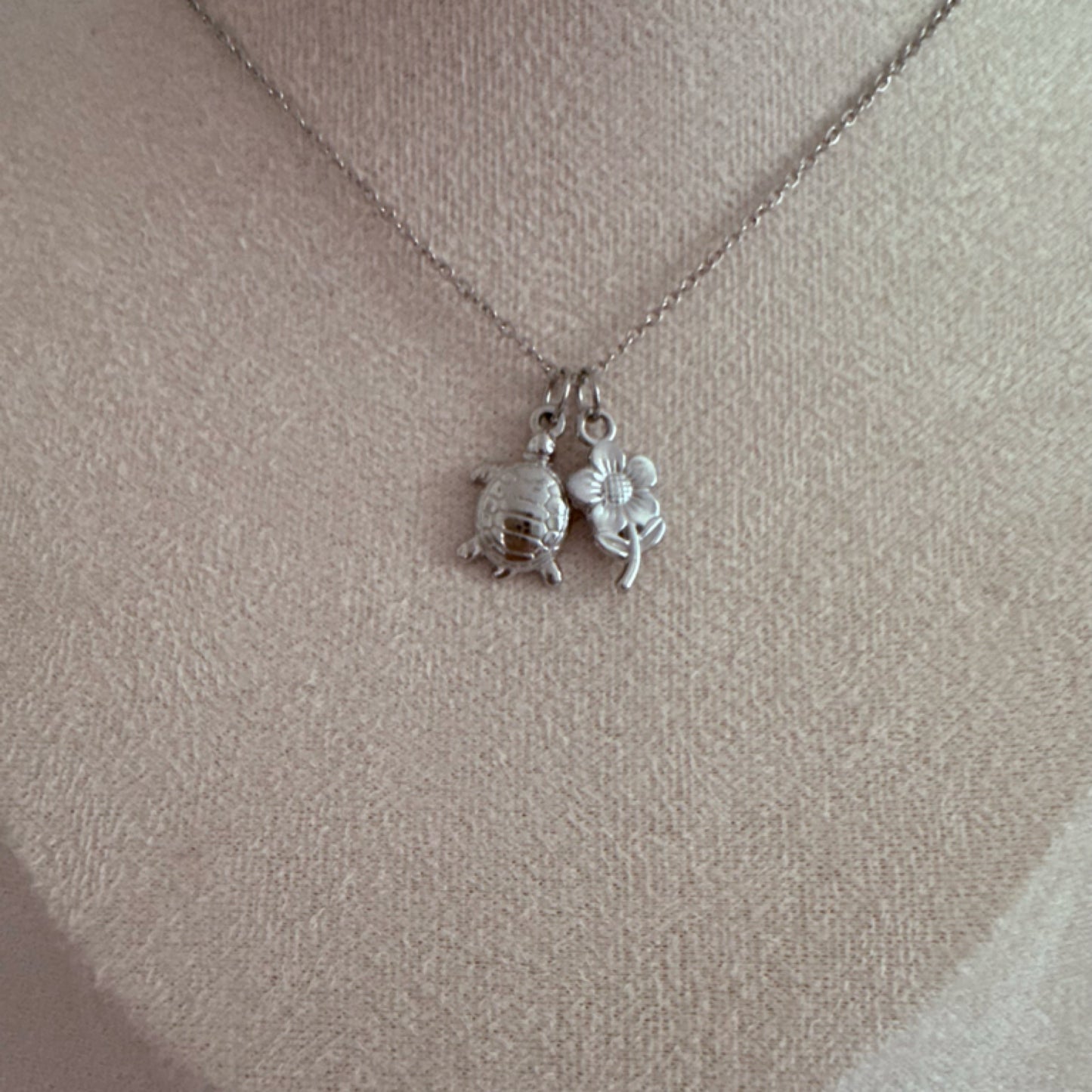 Flower charm necklace silver