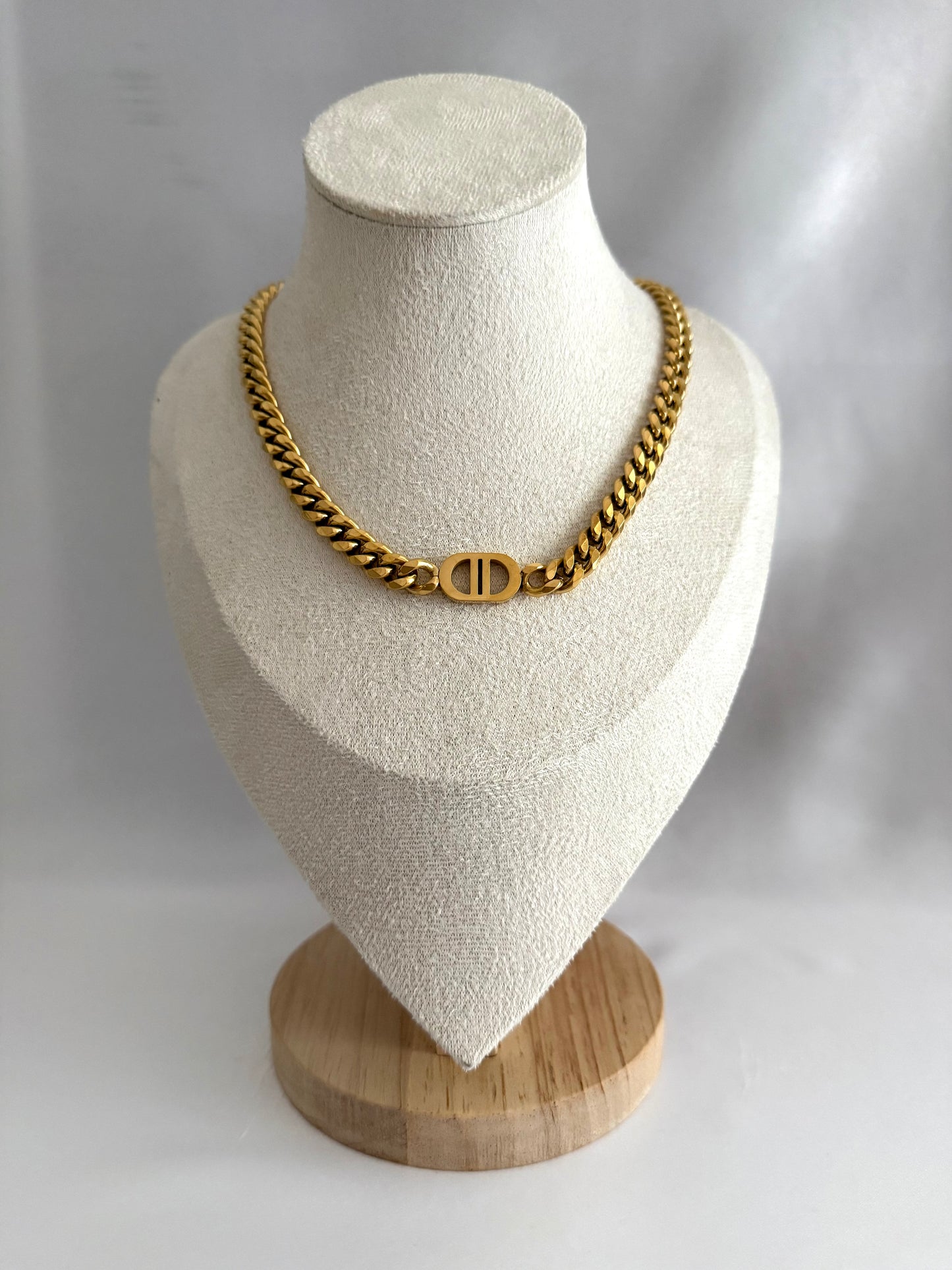 Chunky D chain necklace gold