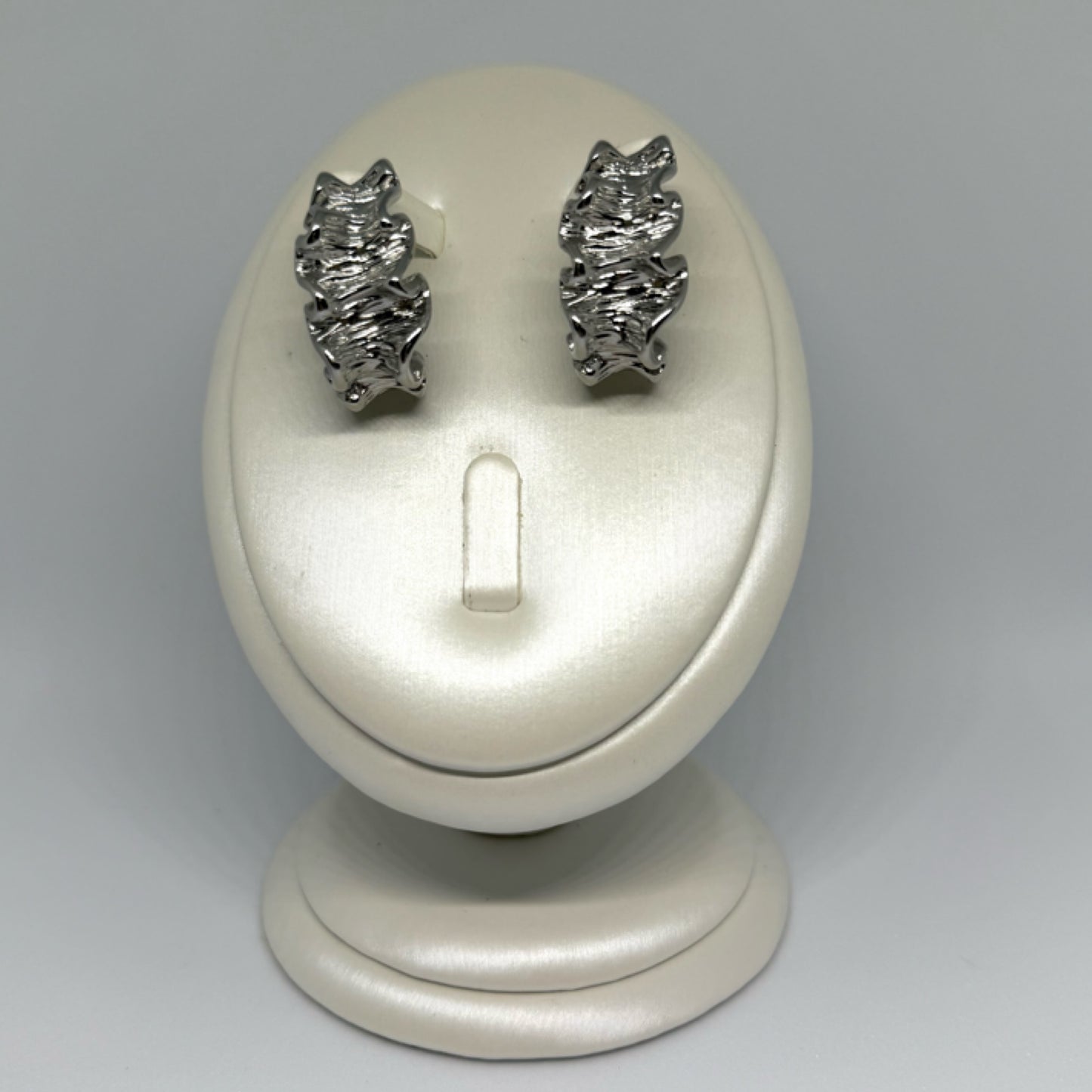 Ruffle stud earrings silver