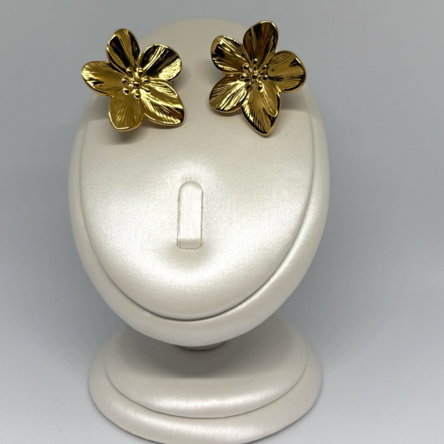 Hibiscus earrings gold