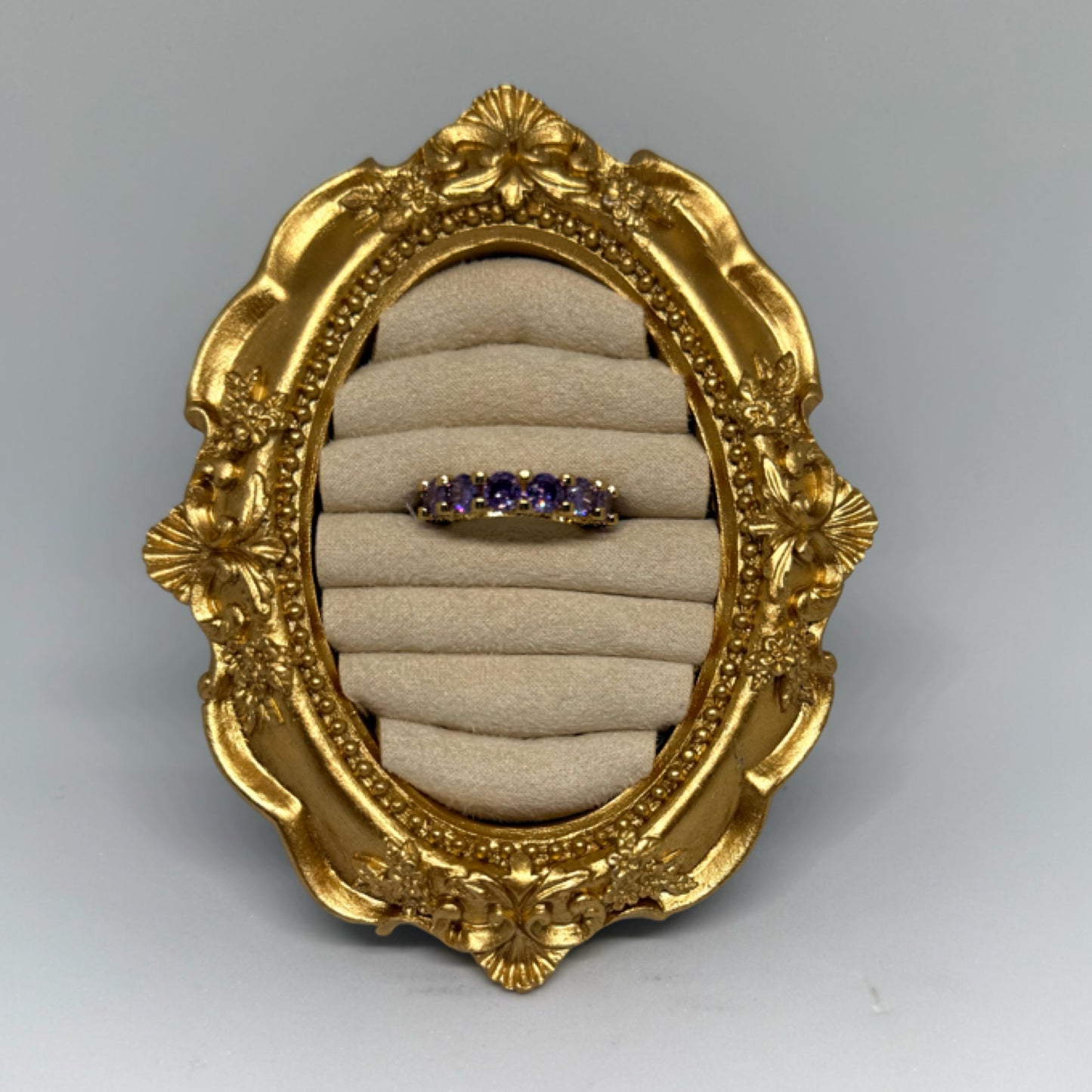 Purple round cut ring gold