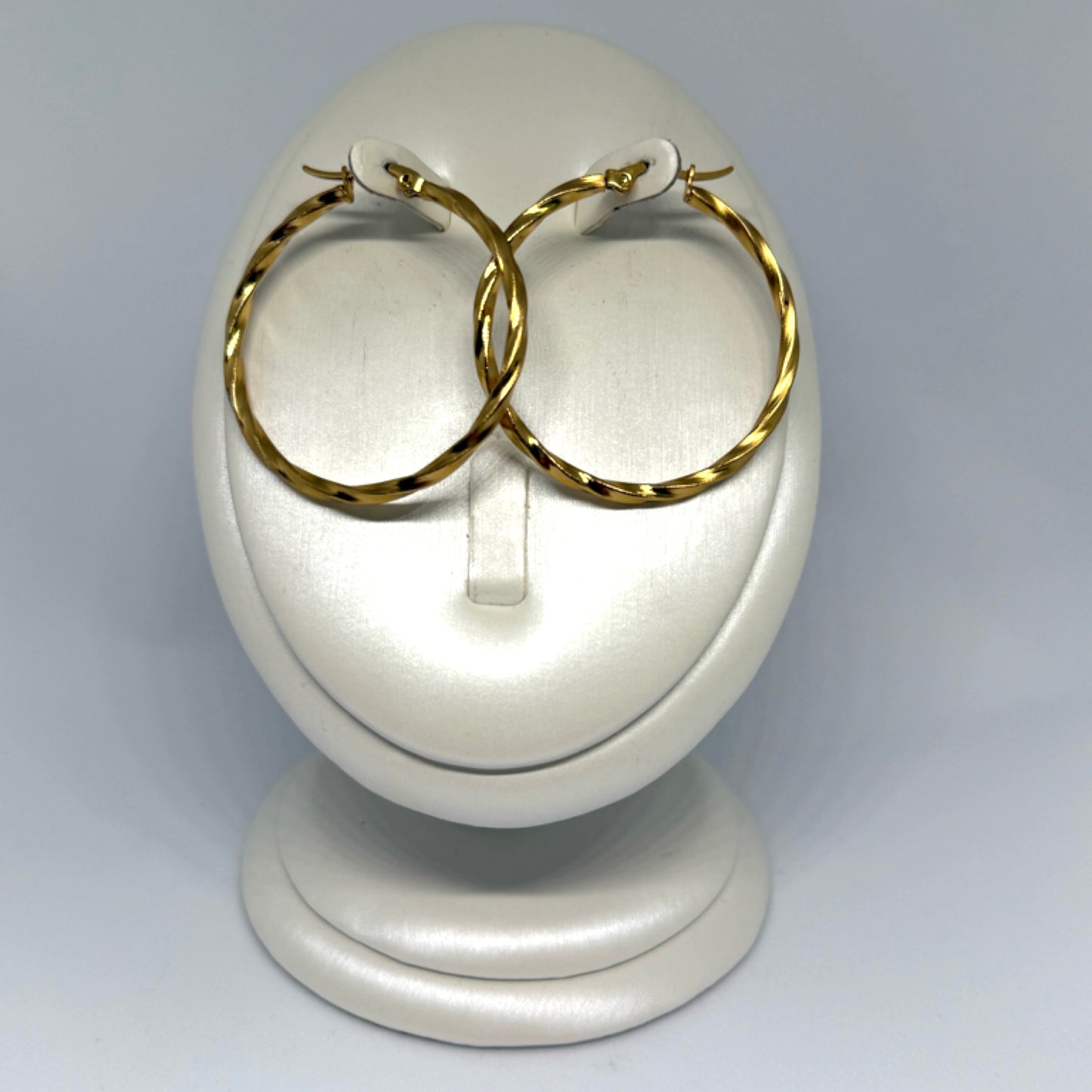 Twisted hoop earrings gold
