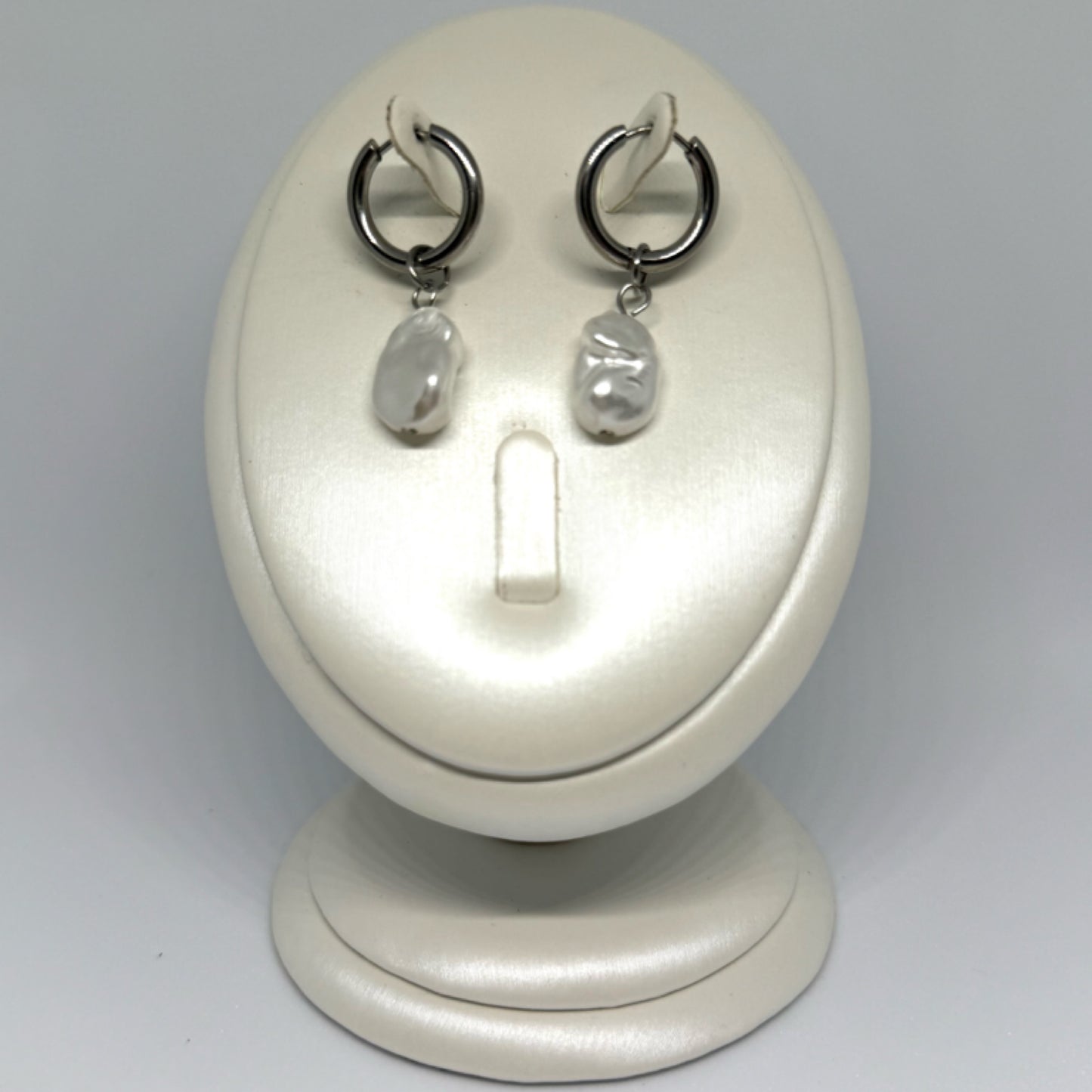 Irregular pearl drop earrings