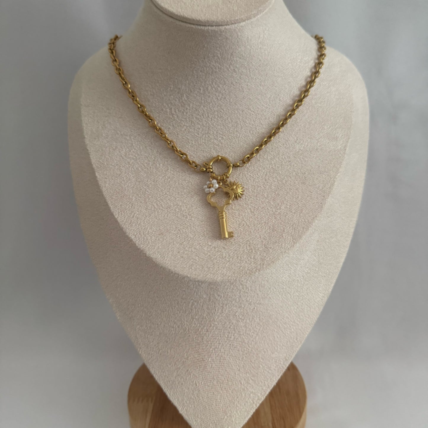 Pearl flower charm necklace